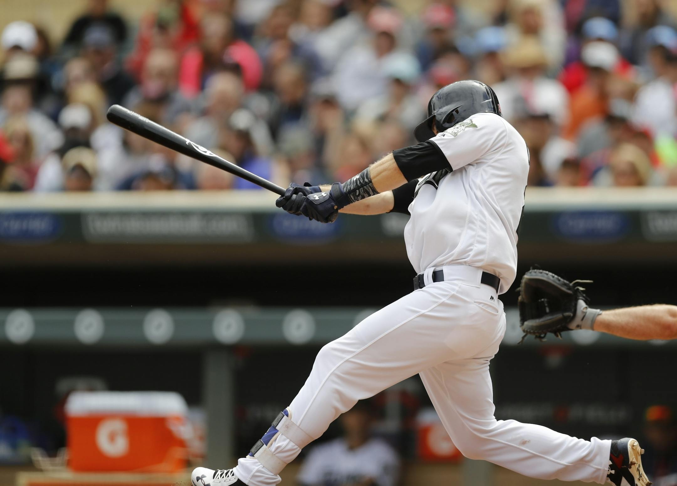 Minnesota's Brian Dozier (2)singled in the fifth inning scoring Chris Ginenez (38) at Target Field in Minneapolis, Minn. on Monday, May 29, 2017.