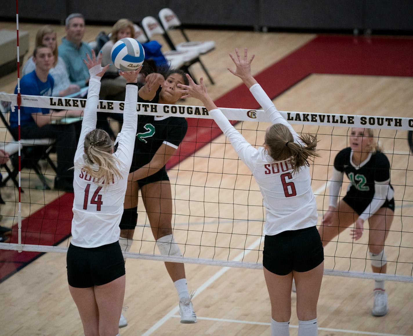 Eagan's Kennedi Orr (2) shot the ball through the defense of Lakeville South's Grace Carlson (14) and Emily Torborg (6) Thursday night.  ]  JEFF WHEELER • jeff.wheeler@startribune.com