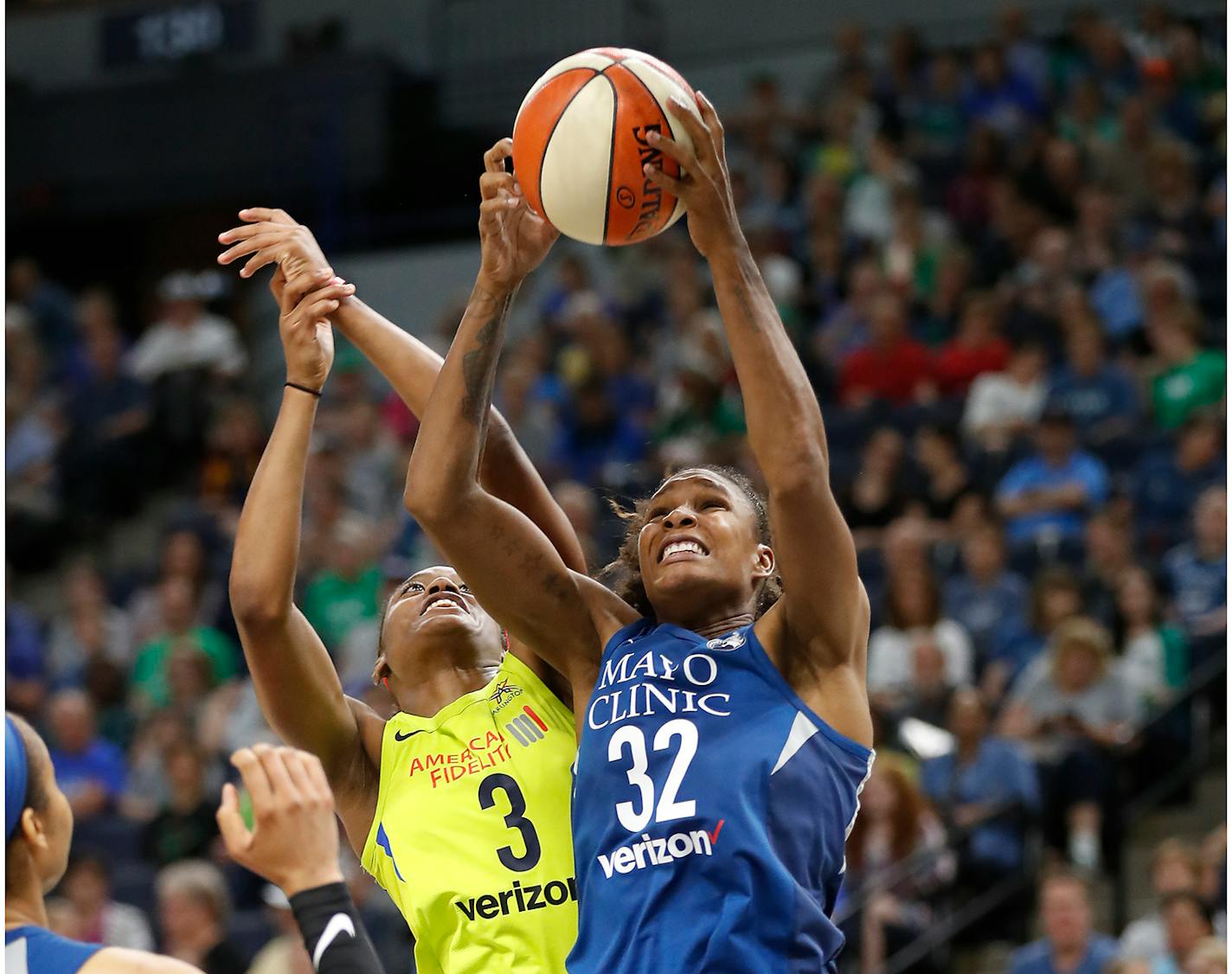 Lynx forward Rebekkah Brunson