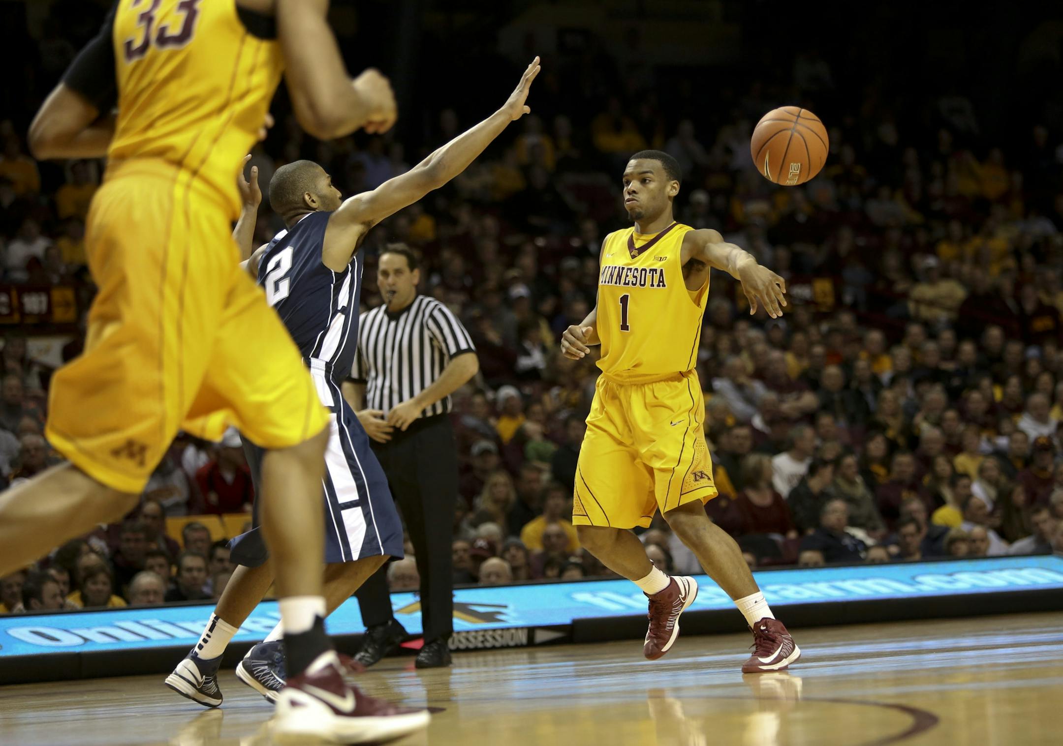 Andre Hollins made a no-look pass to teammate Rodney Williams Jr. In Friday's NCAA tournament opener, the team must be intense against UCLA..