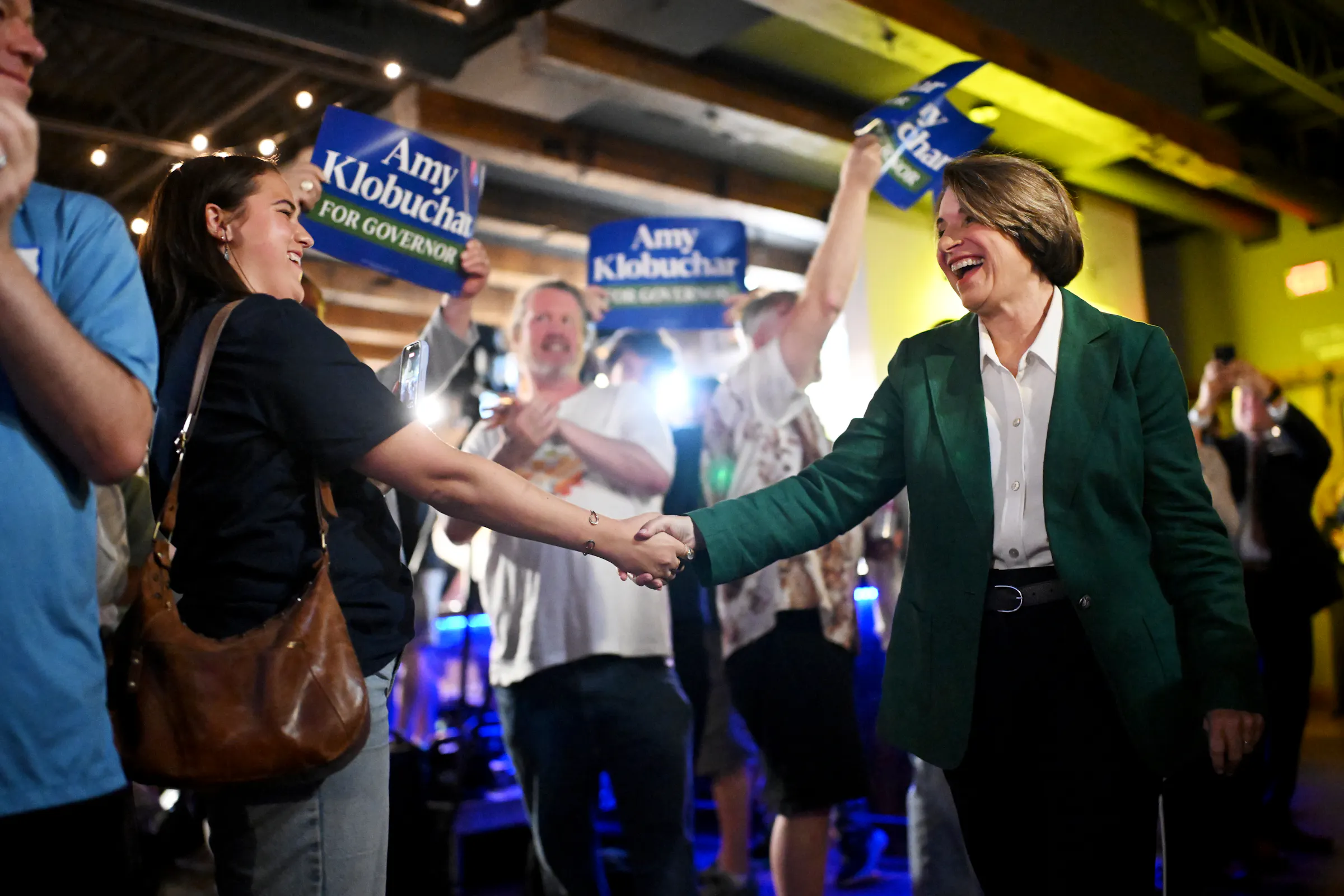 Klobuchar wins primary, becomes first woman to lead major ticket for ...