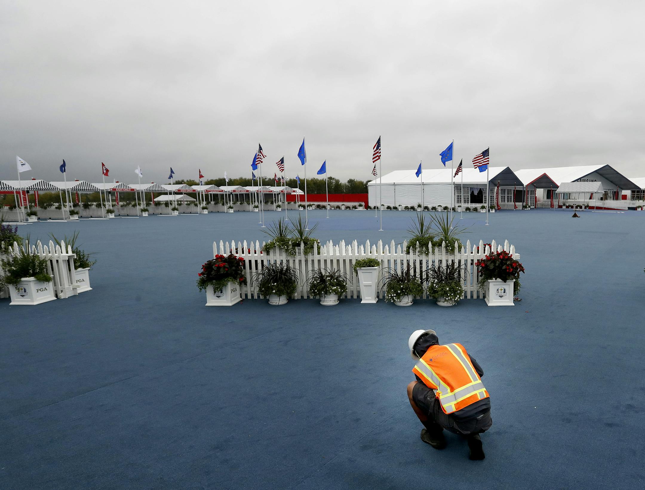 Fernando Montano secured loose pieces of carpet at Hazeltine National Gold Club in preparation for the Ryder Cup. ] CARLOS GONZALEZ cgonzalez@startribune.com - September 21, 2016, Chaska, MN, Hazeltine National Gold Club, Ryder Cup 2016, Preview of the Ryder Cup coming to Hazeltine