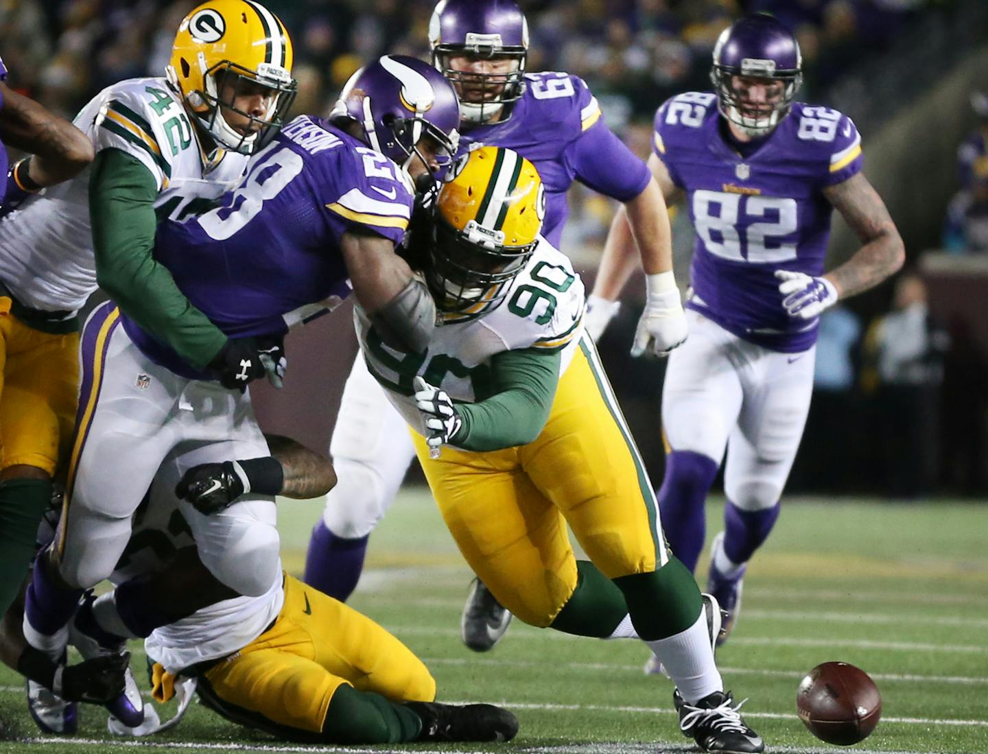 Minnesota Vikings running back Adrian Peterson (28) tried to recover a fumble with Green Bay Packers nose tackle B.J. Raji (90) in the forth quarter at TCF Bank Stadium Sunday November 22, 2015 in Minneapolis, MN. The Green Bay Packers beat the Minnesota Vikings 30-13 at TCF Bank Stadium.] Jerry Holt/ Jerry.Holt@Startribune.com