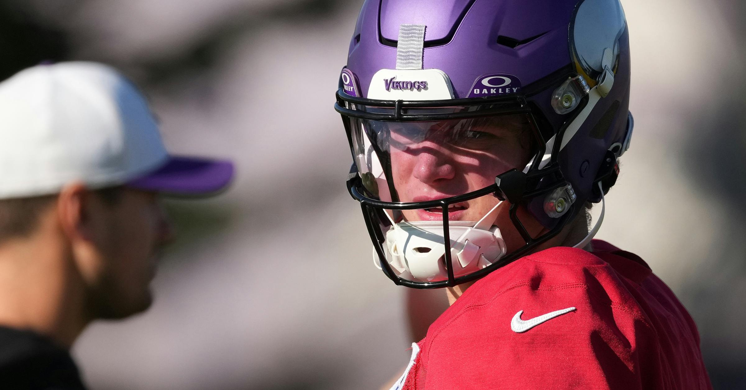 Vikings vs. Lions: McCarthy Volta ao Campo em Duelo Épico Contra Hutchinson e Detroit!