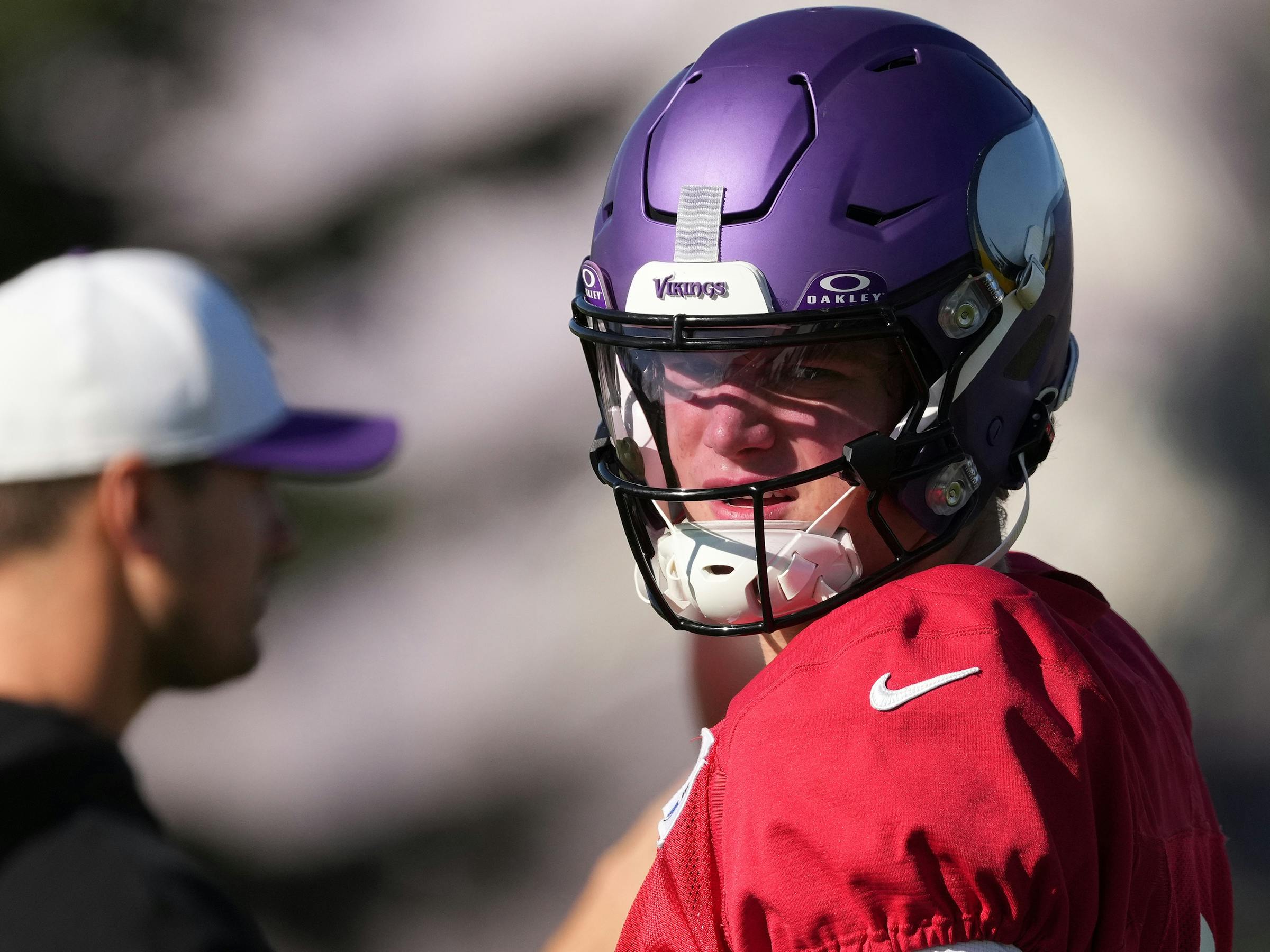 Vikings vs. Lions: McCarthy Volta ao Campo em Duelo Épico Contra Hutchinson e Detroit!