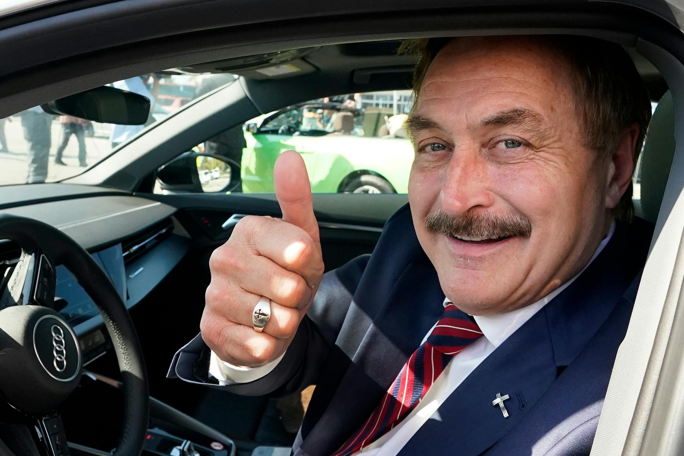 Trump drops political bomb on Minnesota Republicans with Lindell endorsement