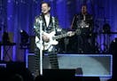 Chris Isaak had wicked game with humor and music at the Pantages