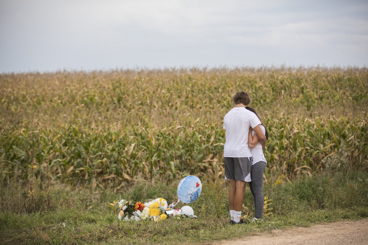 Abby Spanier and Nick Mostrom, friends of 16-year-old Ja'Mason Moffett, hugged as they gathered with friends at the spot where a memorial was made near where he died in a car accident the day after the accident on Friday, September 15, 2017, Shakopee, Minn. The students were wearing white in his honor. Friends described him as a funny guy who was a big Duke University fan and would regularly wear color coordinated glasses with popped out lenses. ] RENEE JONES SCHNEIDER &#x2022; renee.jones@start