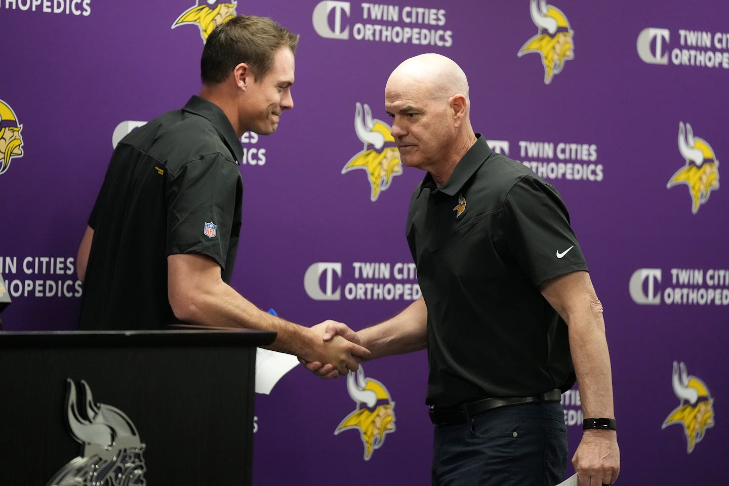 Ed Donatell and Kevin O'Connell shake hands after Donatell was named defensive coordinator before the season.