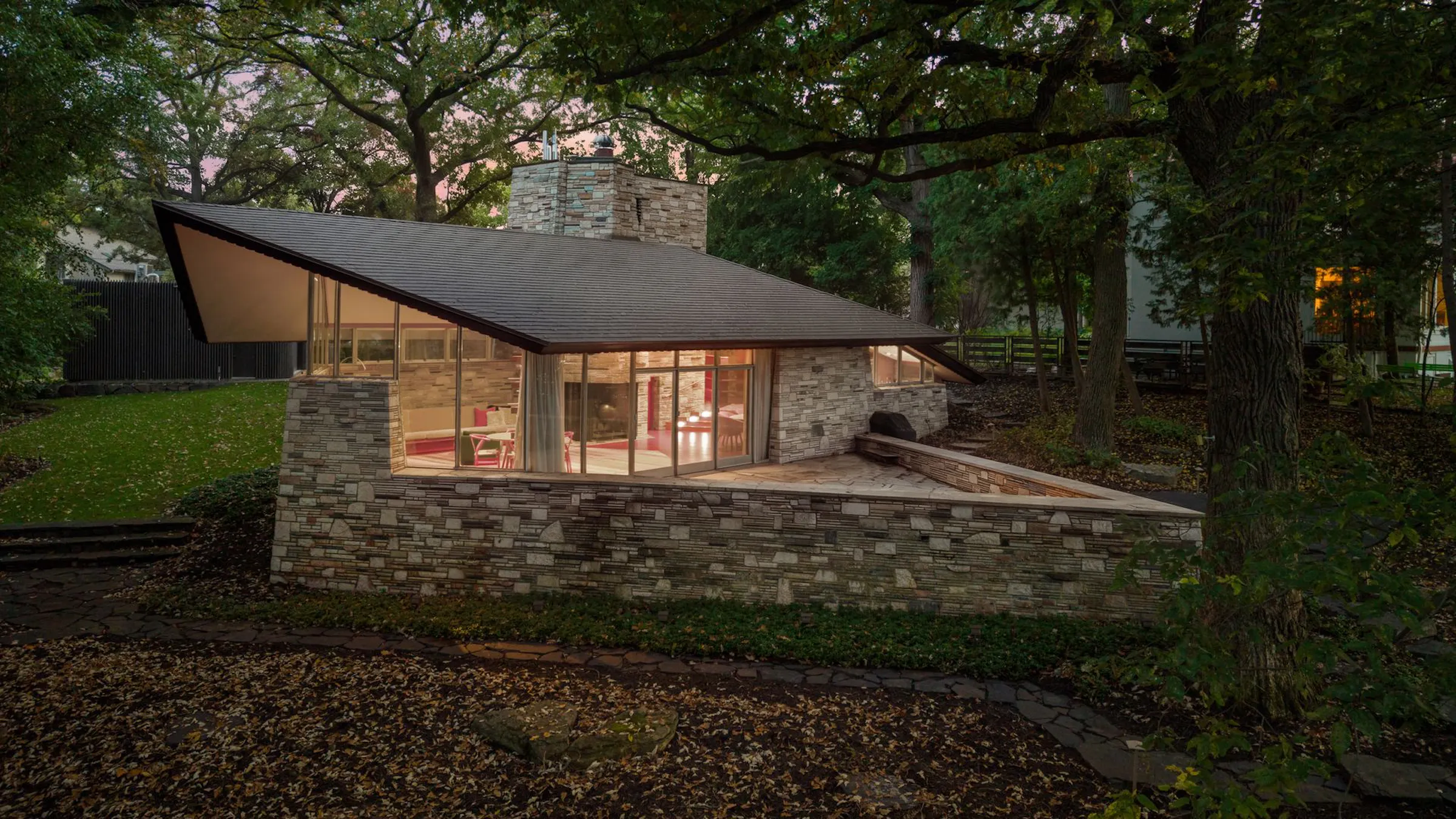 Makellos erhaltenes Frank-Lloyd-Wright-Haus in Minneapolis für 2 ...