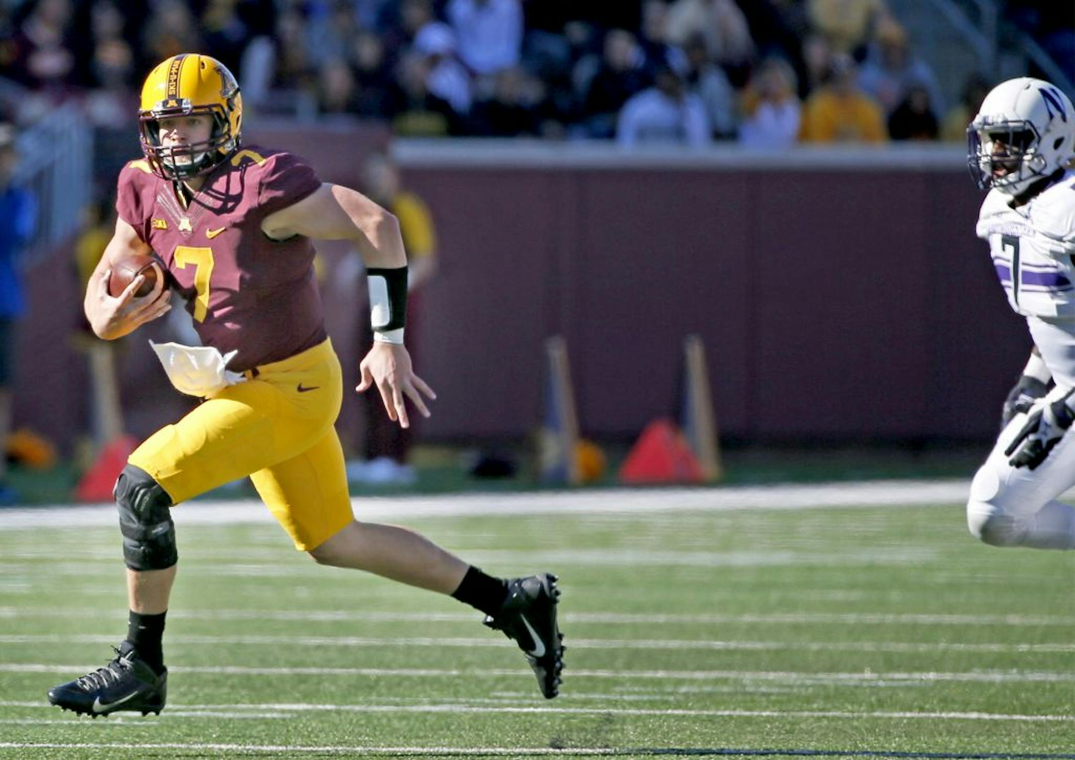 Minnesota Gophers quarterback Mitch Leidner (7) ran for a first down in the first quarter as the Minnesota Gophers took on the Northwestern Wildcats at TCF Stadium, Saturday, October 11, 2014 in Minneapolis, MN.