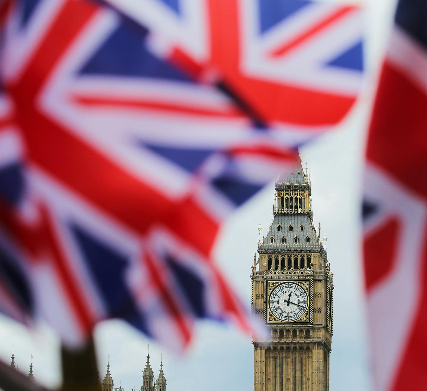 The British nationals flag flies in front of the Big Ben clock tower on June 24, 2016 in London. In a referendum the day before, Britons voted by a narrow margin to leave the European Union (EU). (Michael Kappeler/DPA/Zuma Press/TNS) ORG XMIT: 1186535