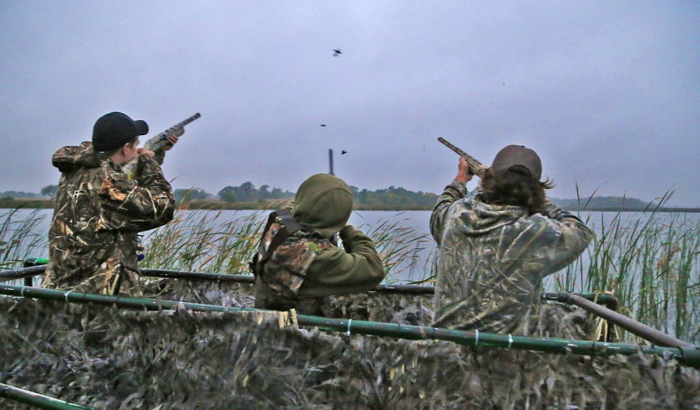 Theories abound on how Canada's closed border will affect duck hunting in the north-central flyways of the U.S. this year. Experts don't believe it will improve the hunt, but everyone agrees that thousands of Americans who normally hunt waterfowl in Canada will travel instead to North Dakota ORG XMIT: MIN1810231156170475