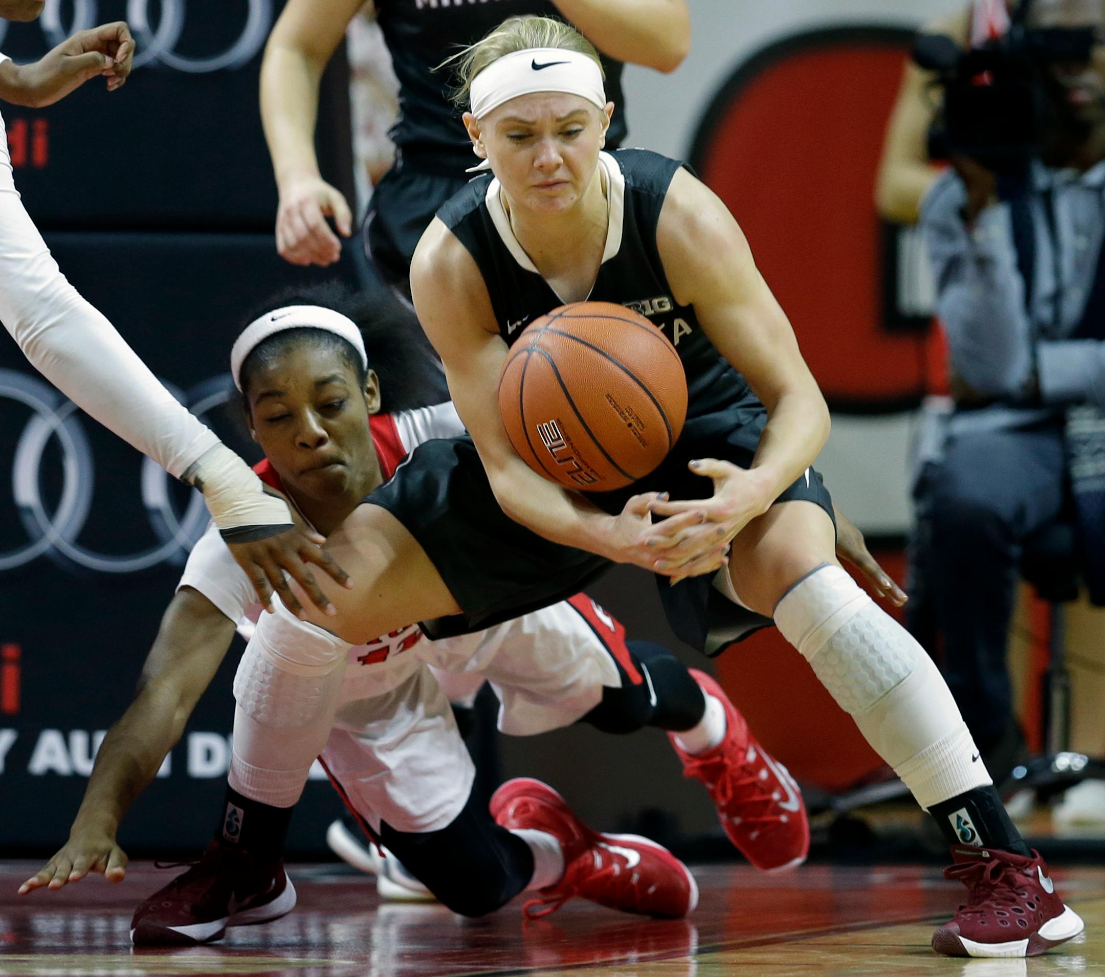 Gophers guard Carlie Wagner tried to control the ball in front of Rutgers guard Khadaizha Sanders during the first half of the Scarlet Knights' 66-55 in a Big Ten women's basketball opener Thursday in Piscataway, N.J.