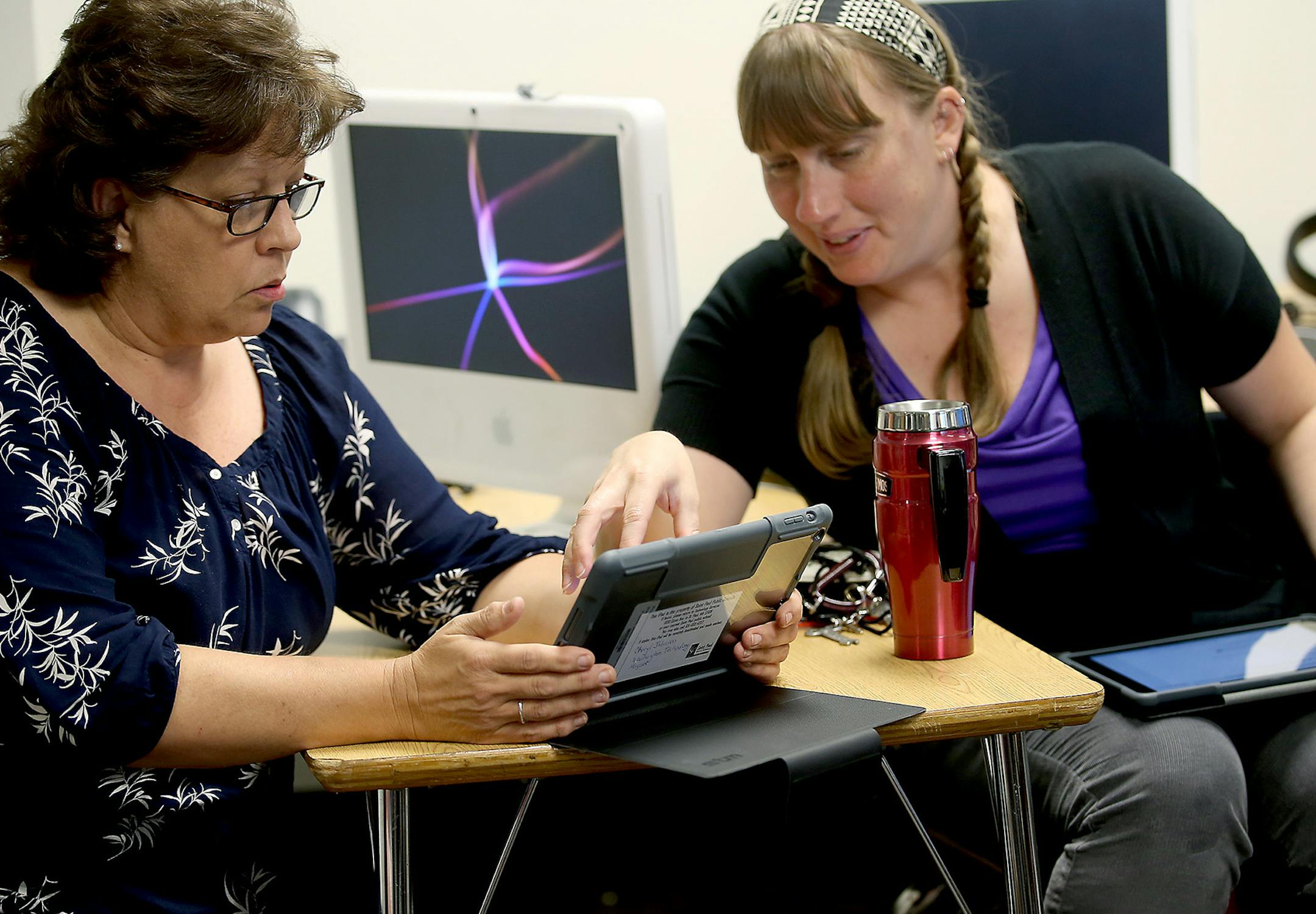 St. Paul public school teachers, including Cheryl Johnson, left, and Michelle Ross, took part in an ipad class during the St. Paul Hands-On Office of Personalized Learning Academy, HOOPLA, at Washington Technology Magnet School, Monday, August 18, 2014 in St. Paul, MN. ] (ELIZABETH FLORES/STAR TRIBUNE) ELIZABETH FLORES &#x2022; eflores@startribune.com