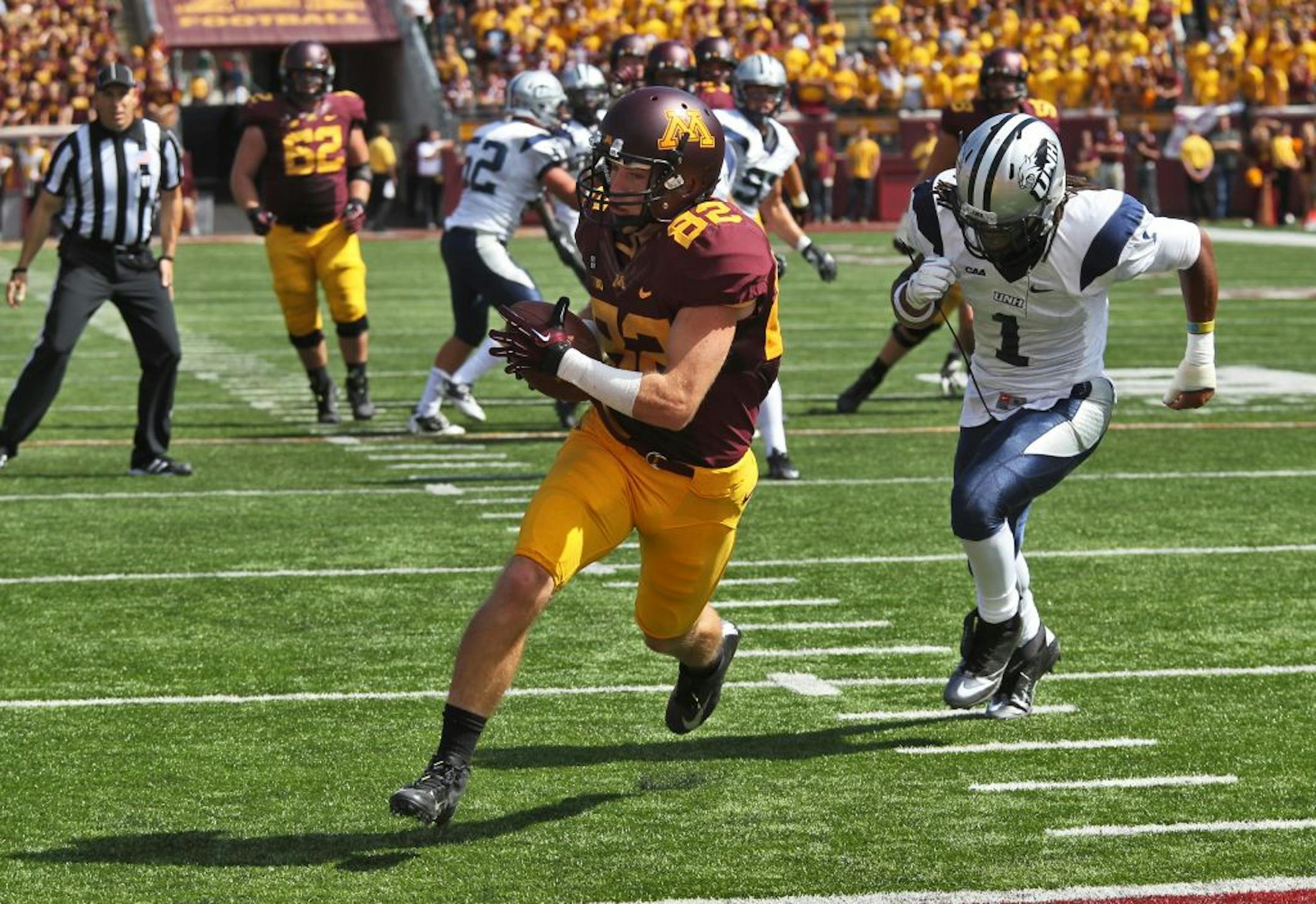 Minnesota receiver A.J. Barker