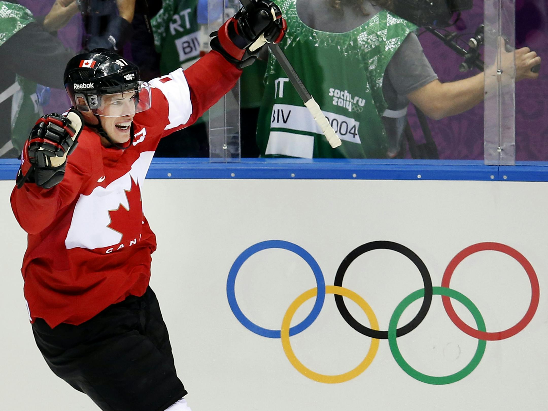 Sidney Crosby (87) celebrated after scoring a goal in the second period. Canada beat Sweden by a final score of 3-0 to win the gold medal. ] CARLOS GONZALEZ cgonzalez@startribune.com - February 23, 2013, Sochi, Russia, Sochi 2014 Winter Olympics, Bolshoy Ice Dome, men's hockey finals, Canada vs. Sweden