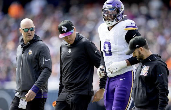 Vikings outside linebacker Marcus Davenport limped off the field in the second quarter Sunday against the Bears. 