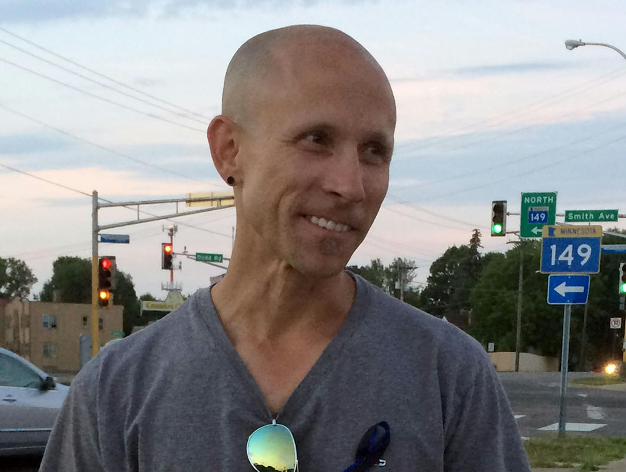 Jason Serbesku got a ticket, and a long talk, from officer Scott Patrick last December. After the fatal shooting, he felt moved to help tend the memorial. ORG XMIT: MIN1408151652536519