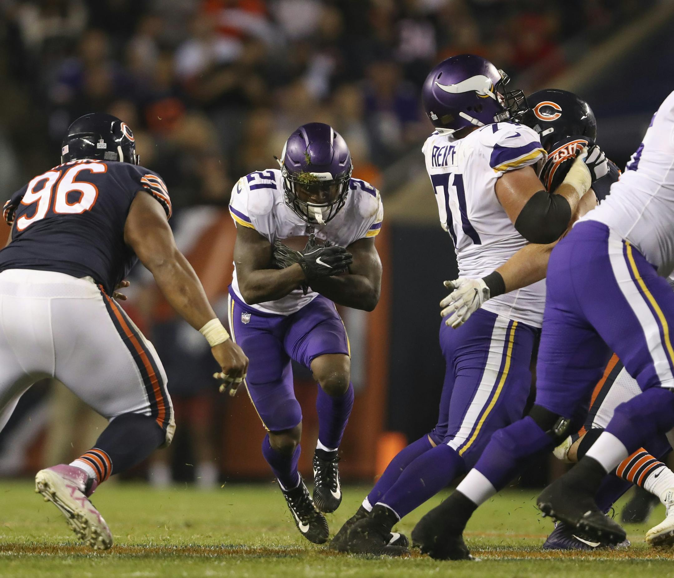 Minnesota Vikings running back Jerick McKinnon (21) found a hole during a fourth quarter carry. ] JEFF WHEELER &#xef; jeff.wheeler@startribune.com The Minnesota Vikings beat the Chicago Bears 20-17 in an NFL Monday Night Football game on October 9, 2017 at Soldier Field in Chicago.