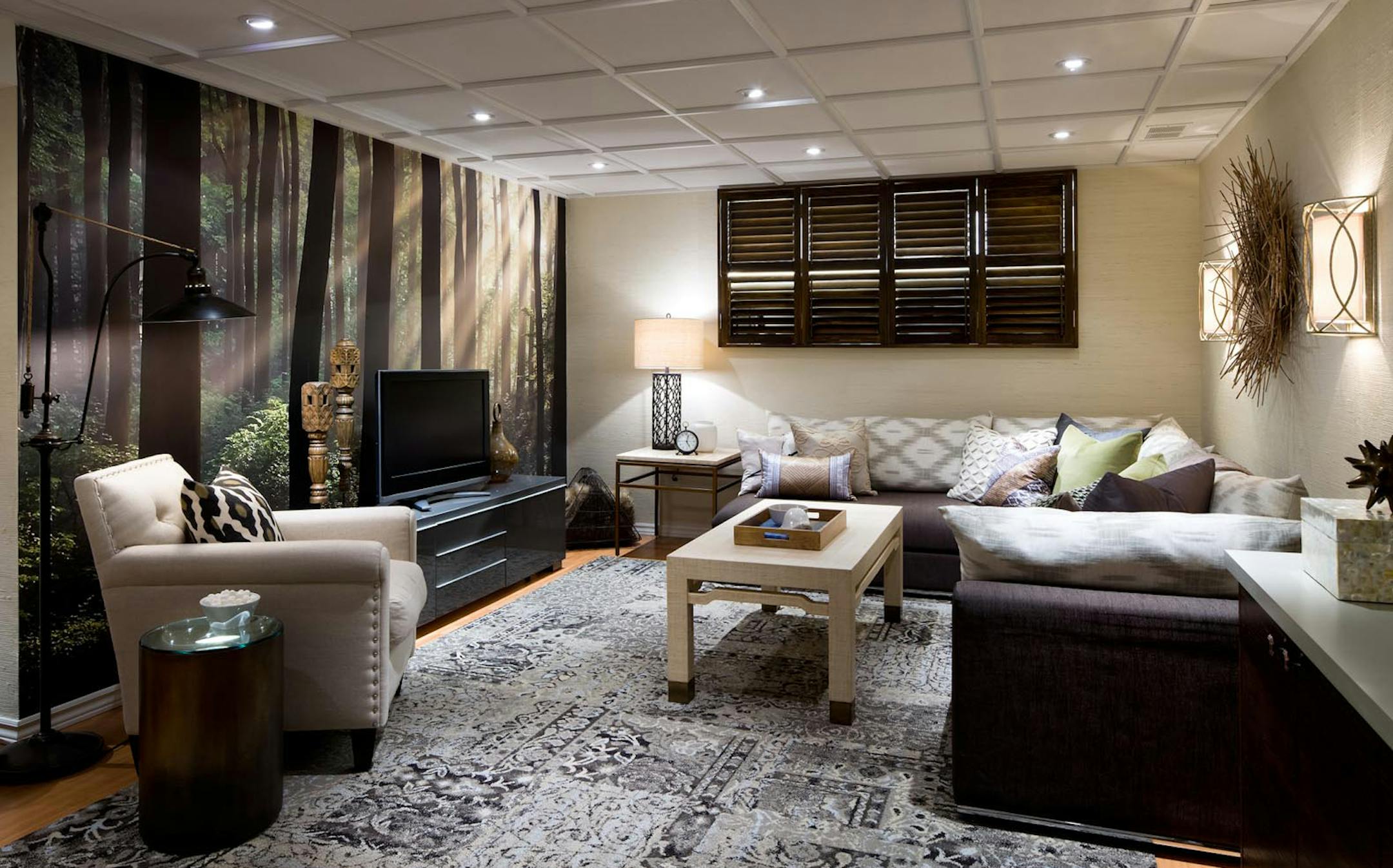 SH13I229CANDICETELLSALL Sept. 30, 2013 -- Warm, inviting and comfortable, Tania and Vinnie's basement feels like anything but a basement. (SHNS photo courtesy HGTV) (Newscom TagID: shnsphotos147845.jpg) [Photo via Newscom]