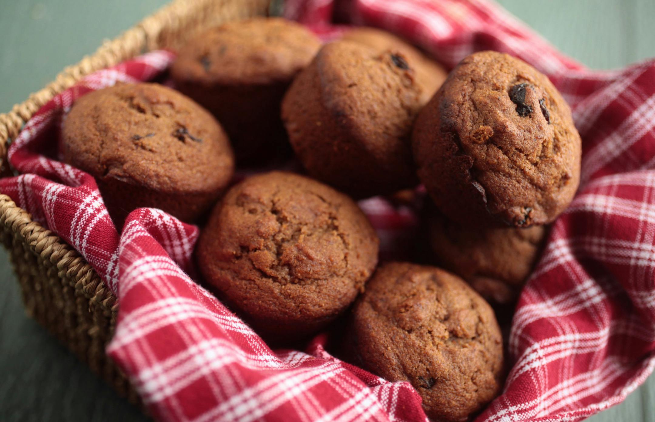 Whole Wheat Applesauce Muffins. (Cristina M. Fletes/St. Louis Post-Dispatch/TNS) ORG XMIT: 1197571