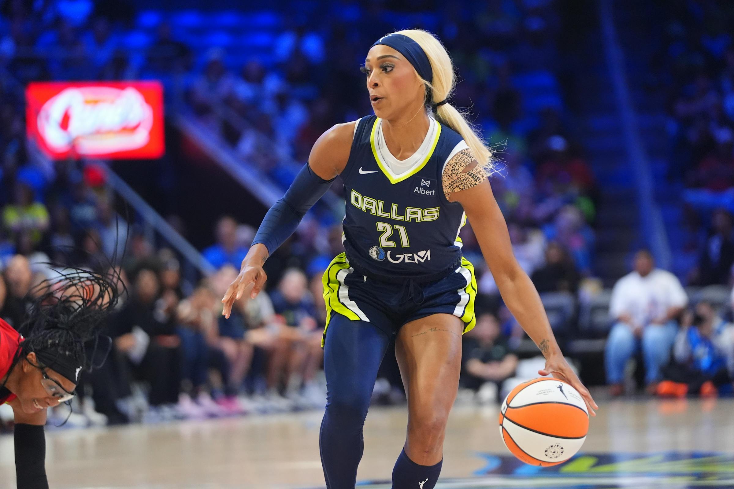 Minnesota Lynx trade for defensive guard DiJonai Carrington