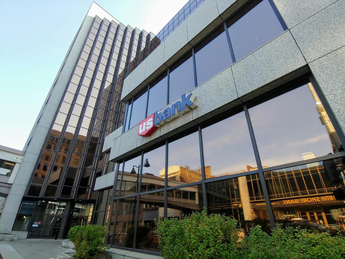 The 10-story U.S. Bank building in downtown Duluth is for sale. The bank intends to remain as a tenant. Brooks Johnson / brooks.johnson@startribune.com