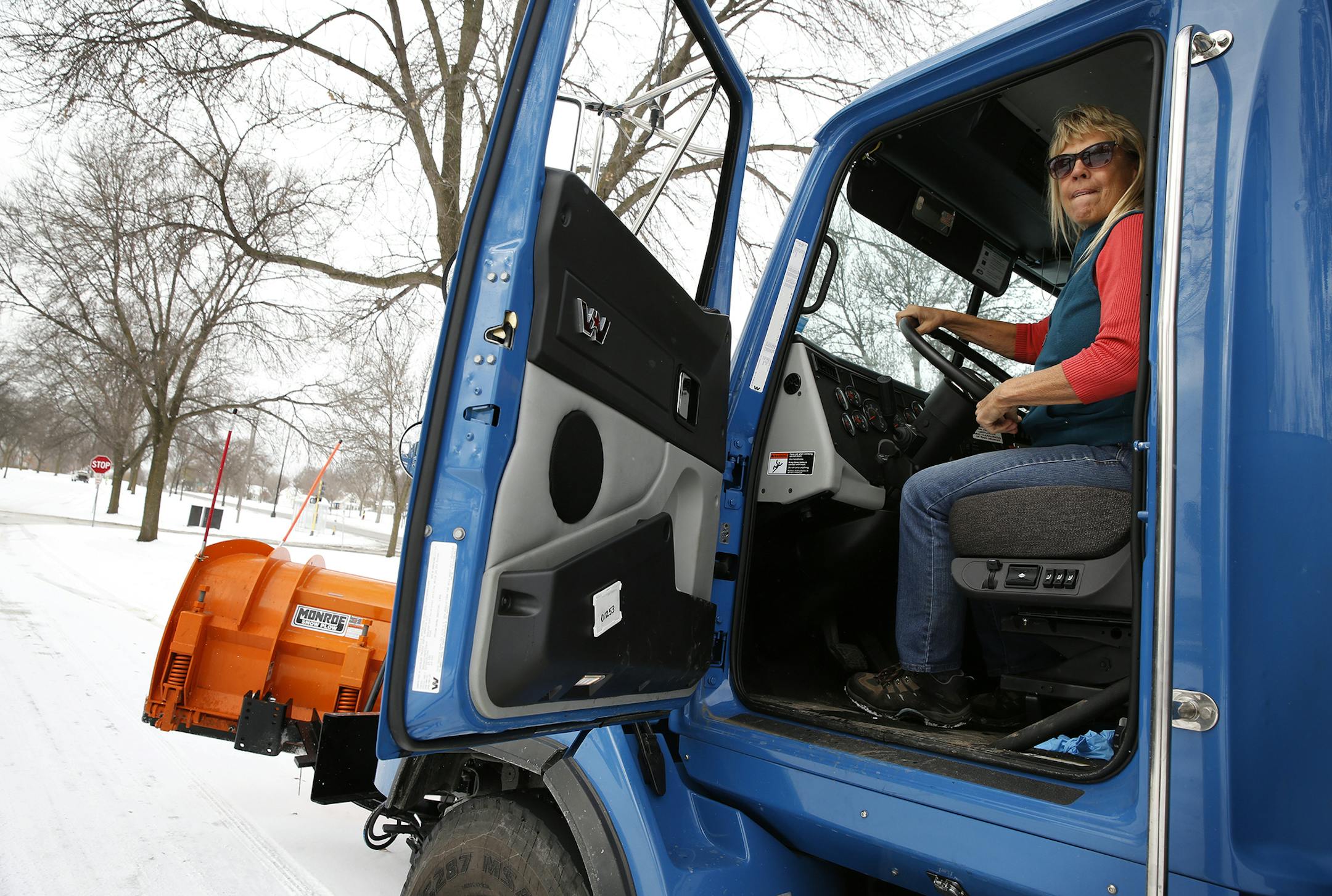 City of Minneapolis truck driver Vicky Stich plows snow and lays down sand and salt on Olson Highway Service Road in Minneapolis on Tuesday, November 11, 2014. Stich has been driving a truck for the city for 38 years. ] LEILA NAVIDI leila.navidi@startribune.com /