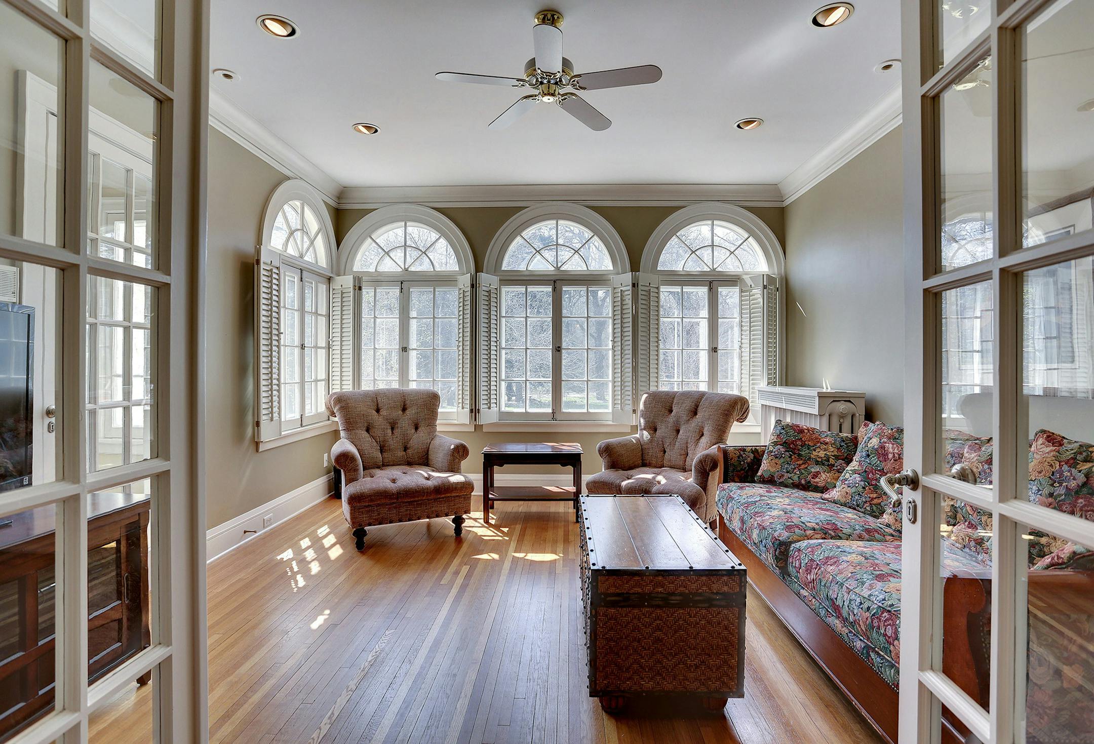 The sunroom of a MInneapolis home for sale, whcih was once the home of cartoonist Charles Schulz in the late 1950s. Credit Wing Ta/Artful Living ORG XMIT: MIN1405221217101903