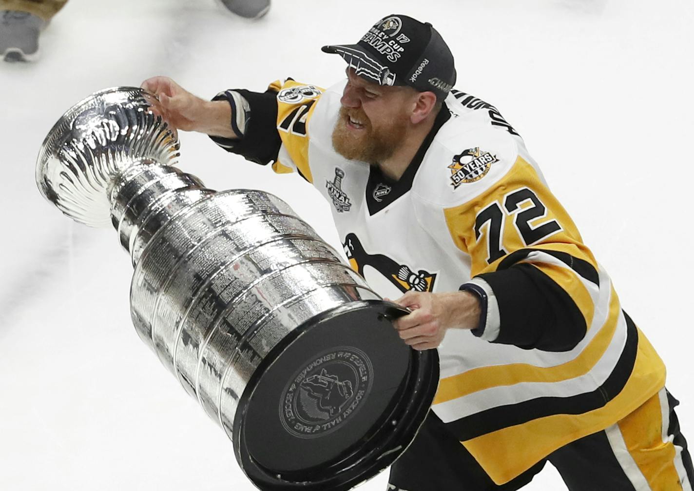 Pittsburgh Penguins' Patric Hornqvist (72), of Sweden, hoists the Stanley Cup after defeating Nashville Predators in Game 6 of the NHL hockey Stanley Cup Final, Sunday, June 11, 2017, in Nashville, Tenn. (AP Photo/Jeff Roberson)