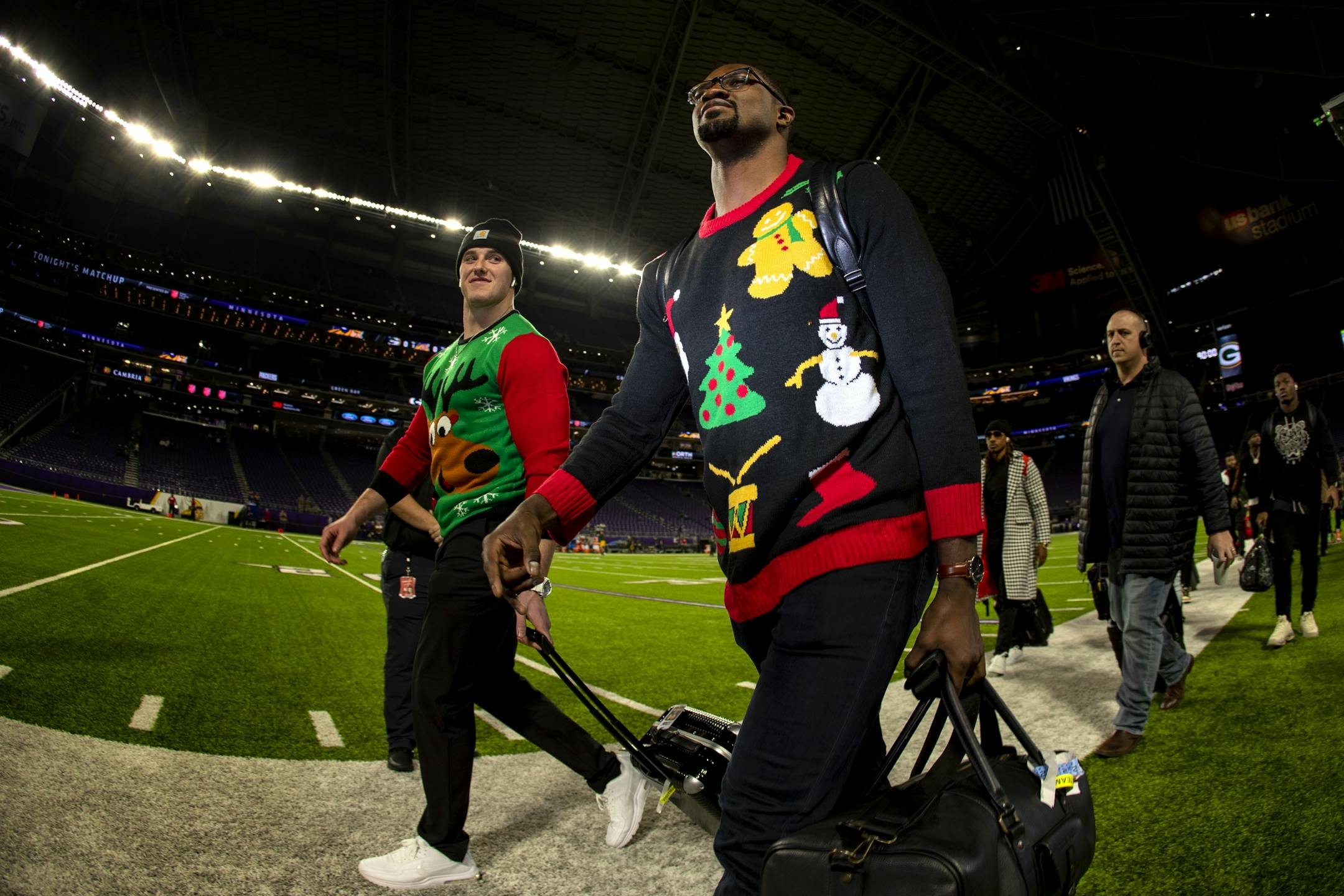 Green Bay Packers linebackers Ty Summers and Oren Burks walked into U.S. Bank Stadium this afternoon.