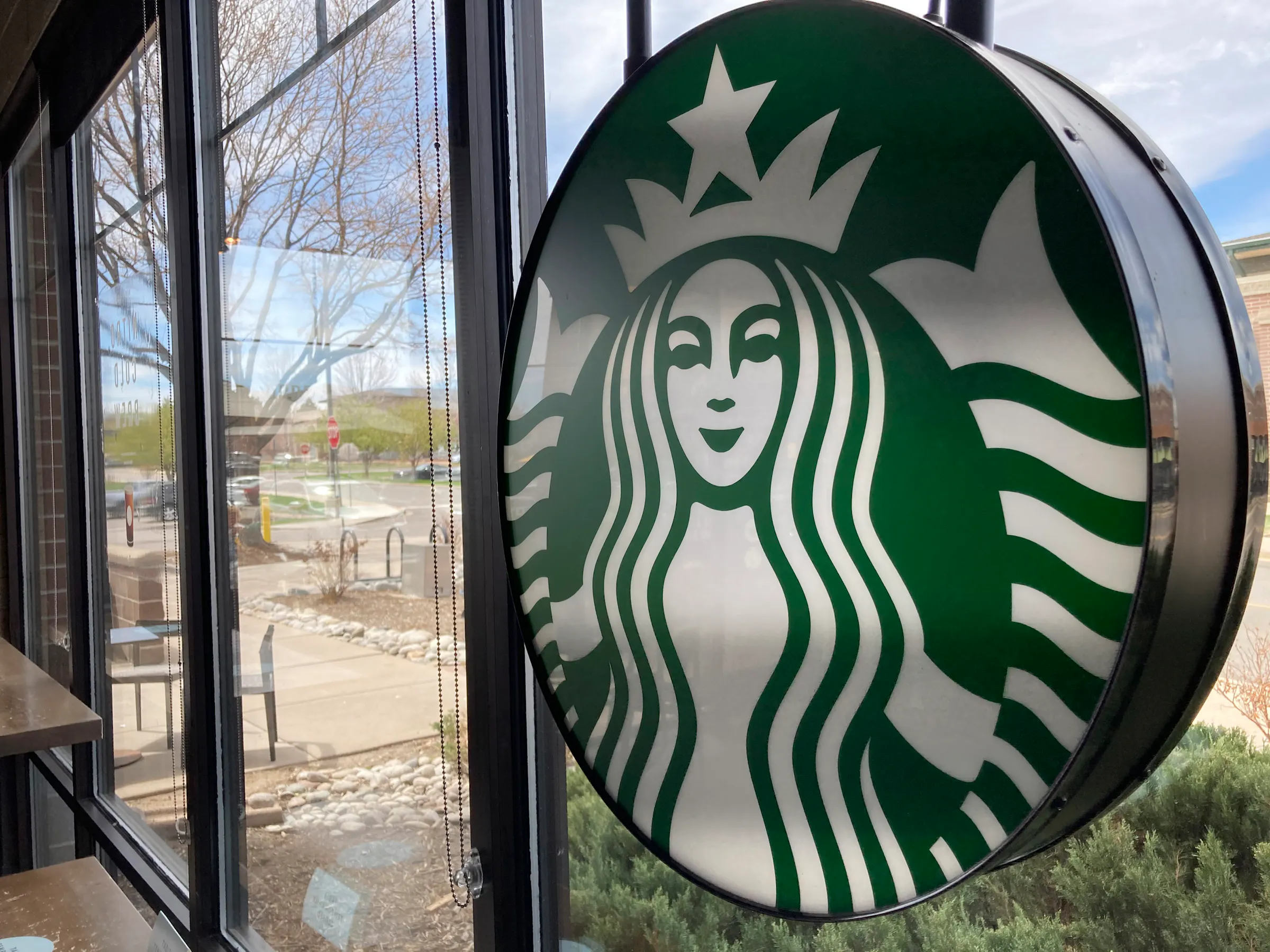 Starbucks closes several Twin Cities locations