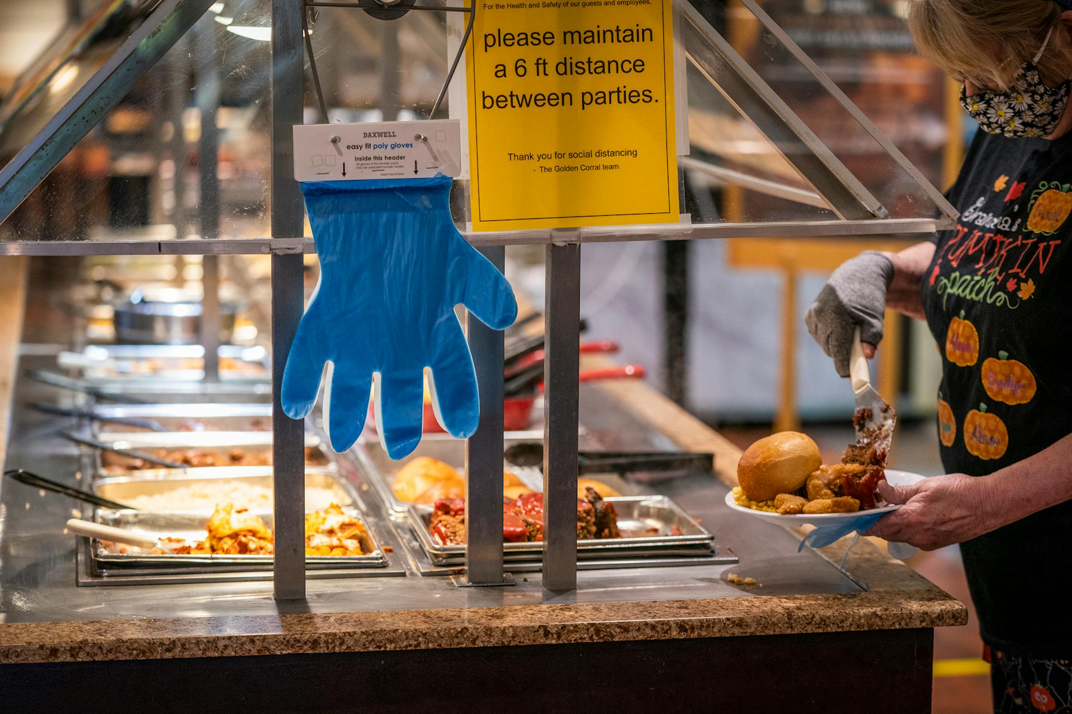 Customers wore mandatory masks and were offered disposable gloves to use at the self-serve buffet area at the Golden Coral Buffet and Grill. ] LEILA NAVIDI • leila.navidi@startribune.com BACKGROUND INFORMATION: Golden Corral Buffet and Grill in Maple Grove on Friday, October 2, 2020.