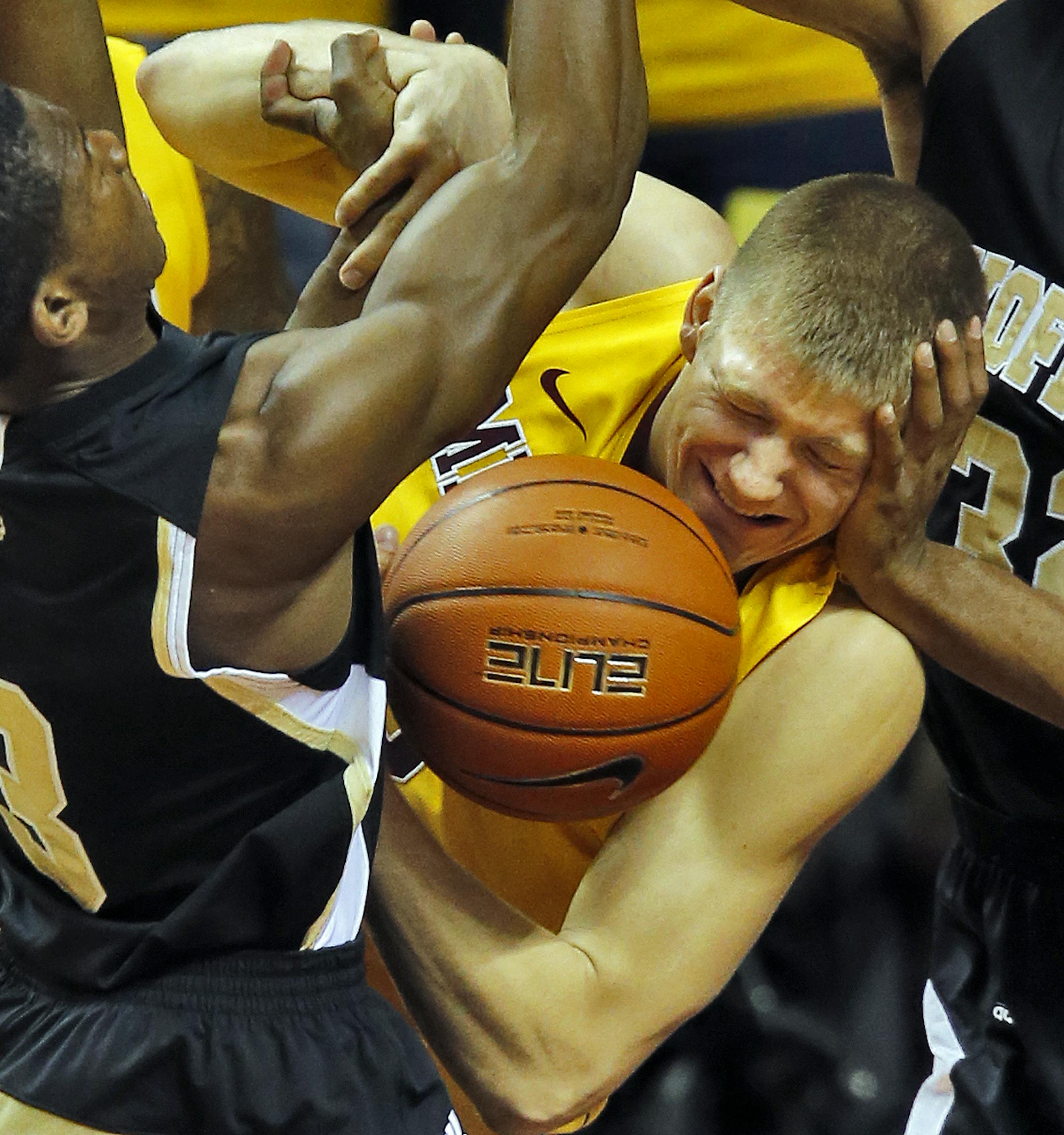 UM Gophers vs. Wofford basketball. Minnesota's Wally Ellenson paid a physical price for coming down with a first half rebound. (MARLIN LEVISON/STARTRIBUNE(mlevison@startribune.com)