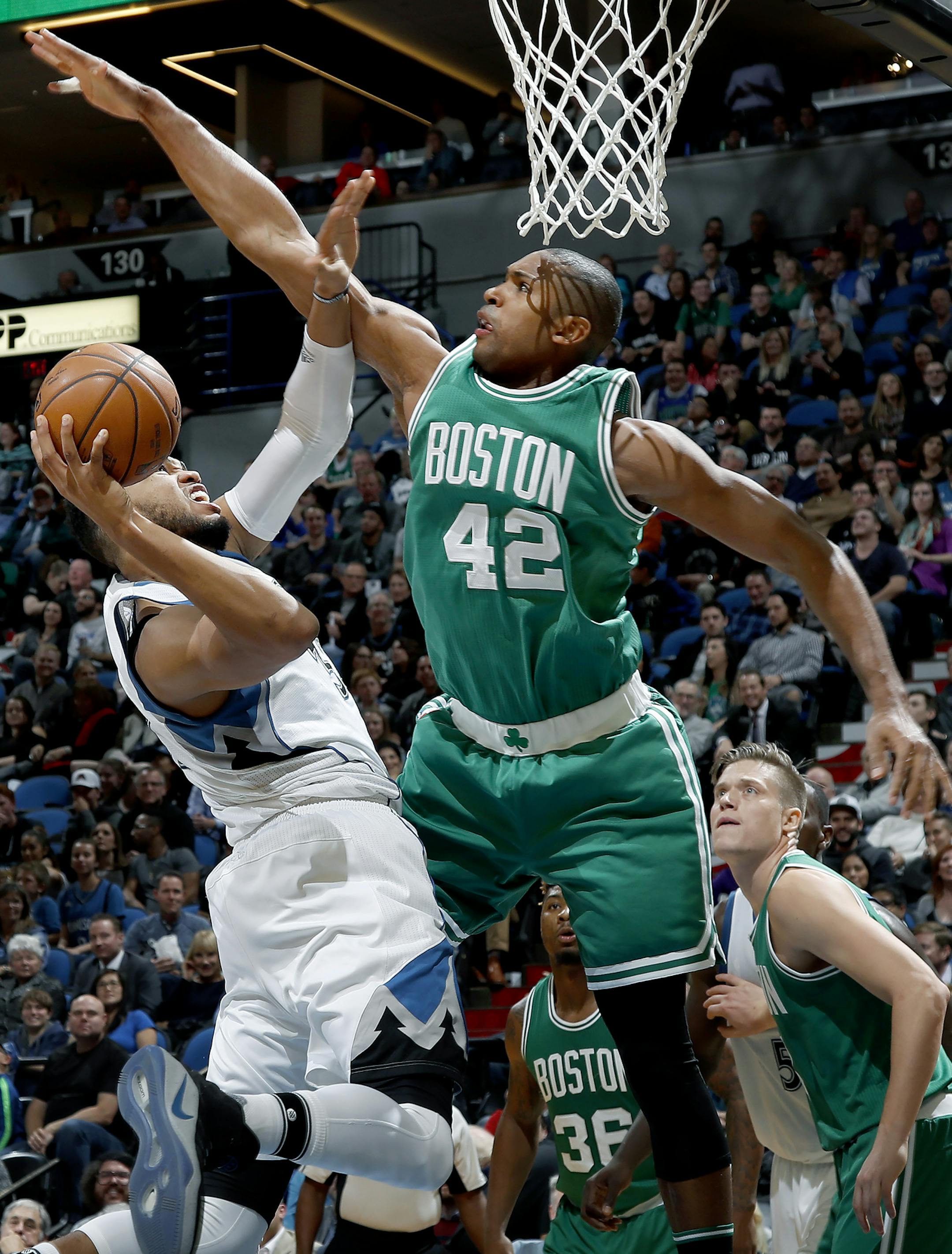 Karl-Anthony Towns was defended by Al Horford (42) in the fourth quarter. ] CARLOS GONZALEZ cgonzalez@startribune.com - November 21, 2016, Minneapolis, MN, Target Center, NBA, Minnesota Timberwolves vs. Boston Celtics