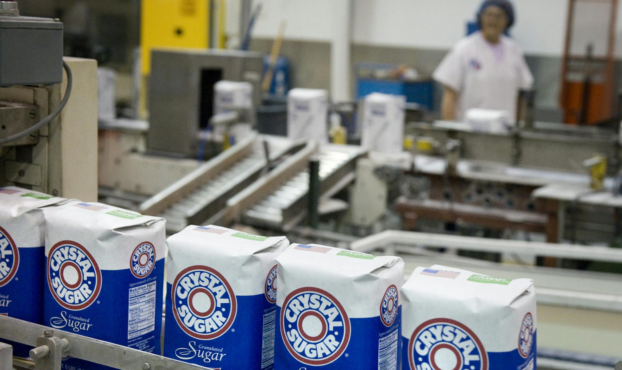 GLEN STUBBE • gstubbe@startribune.com -- Monday, October 11, 2011 -- Moorhead, MN -- ] Five-pound bags of table sugar from beets are filled at American Crystal Sugar Company in Moorhead. ORG XMIT: MIN2013012517052181 ORG XMIT: MIN1306181716018057