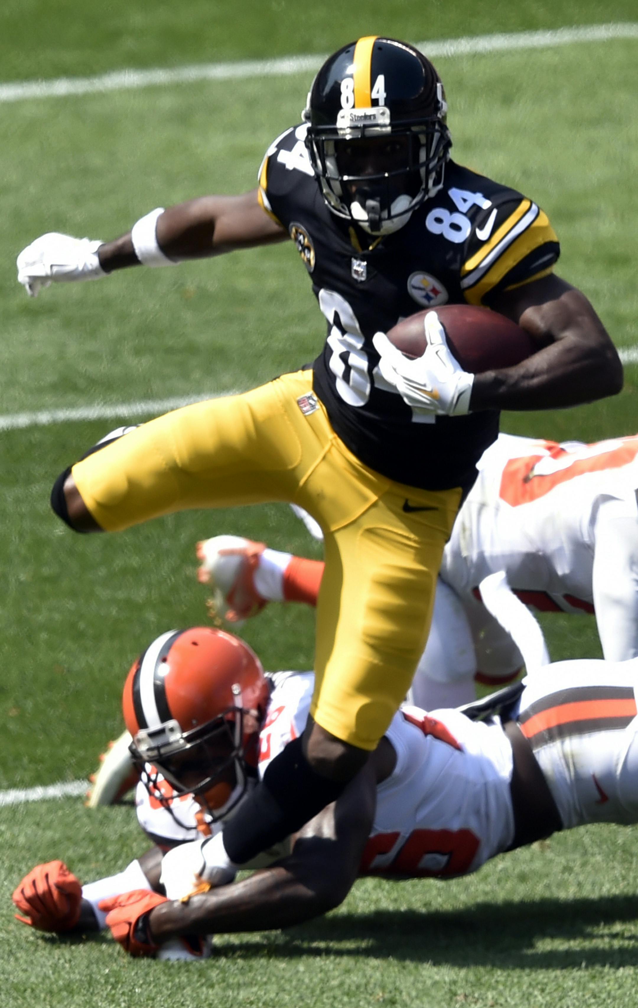 Pittsburgh Steelers wide receiver Antonio Brown (84) runs after a catch during the first half of an NFL football game against the Cleveland Browns, Sunday, Sept. 10, 2017, in Cleveland. (AP Photo/David Richard)