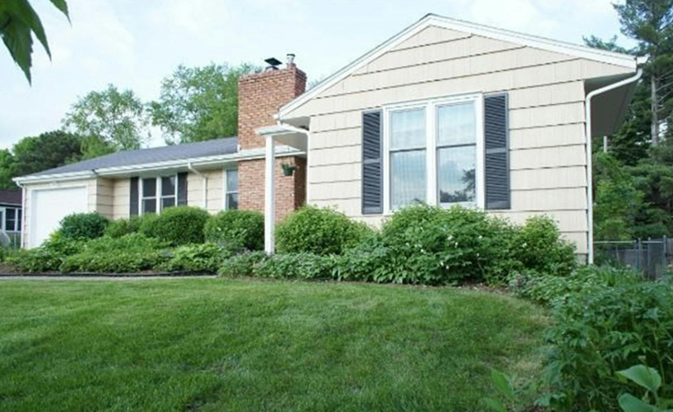 ... ST. PAUL
Built in 1952, this two-bedroom, two-bath house located in the Highland neighborhood has 1,778 finished square feet and features a remodeled kitchen, fireplace, full finished basement, new Marvin windows, garden shed, deck and heated one-car attached garage. Listed by Nicole Lettner, Edina Realty, 651-331-1735.