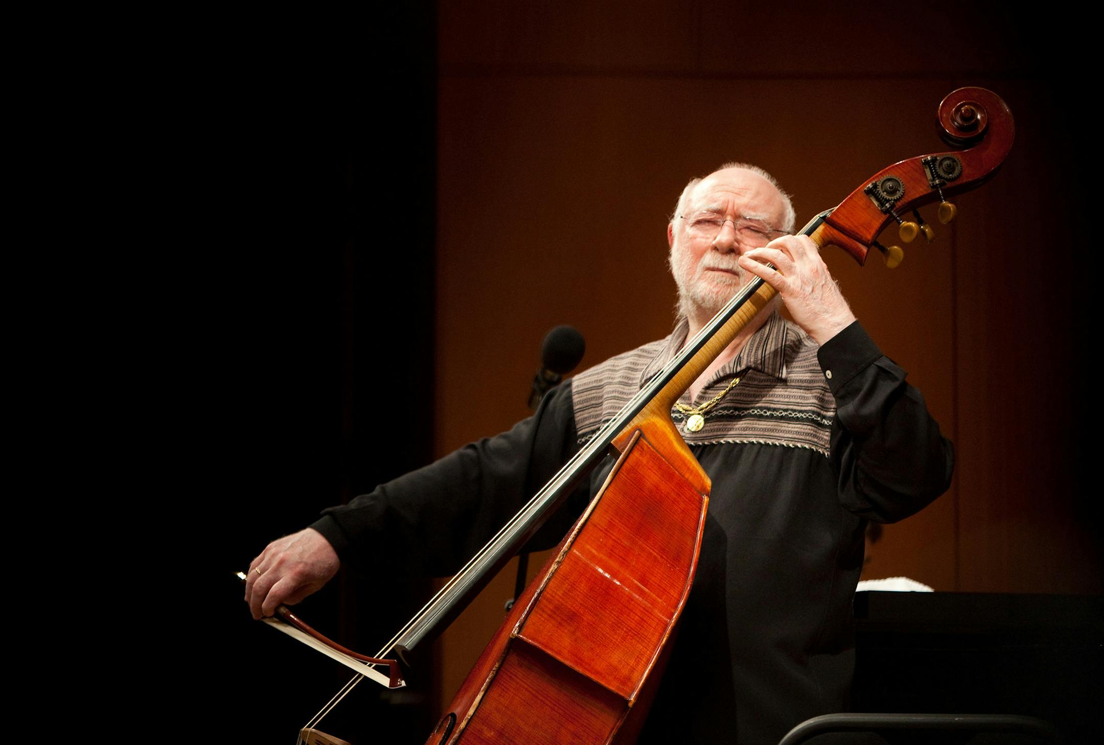 Fran&#x221a;&#xdf;ois Rabbath, during a 2012 concert at MacPhail Center for Music in Minneapolis with his son and accompanist, Sylvain Rabbath. Credit: Benny Moreno/Helios Photography.