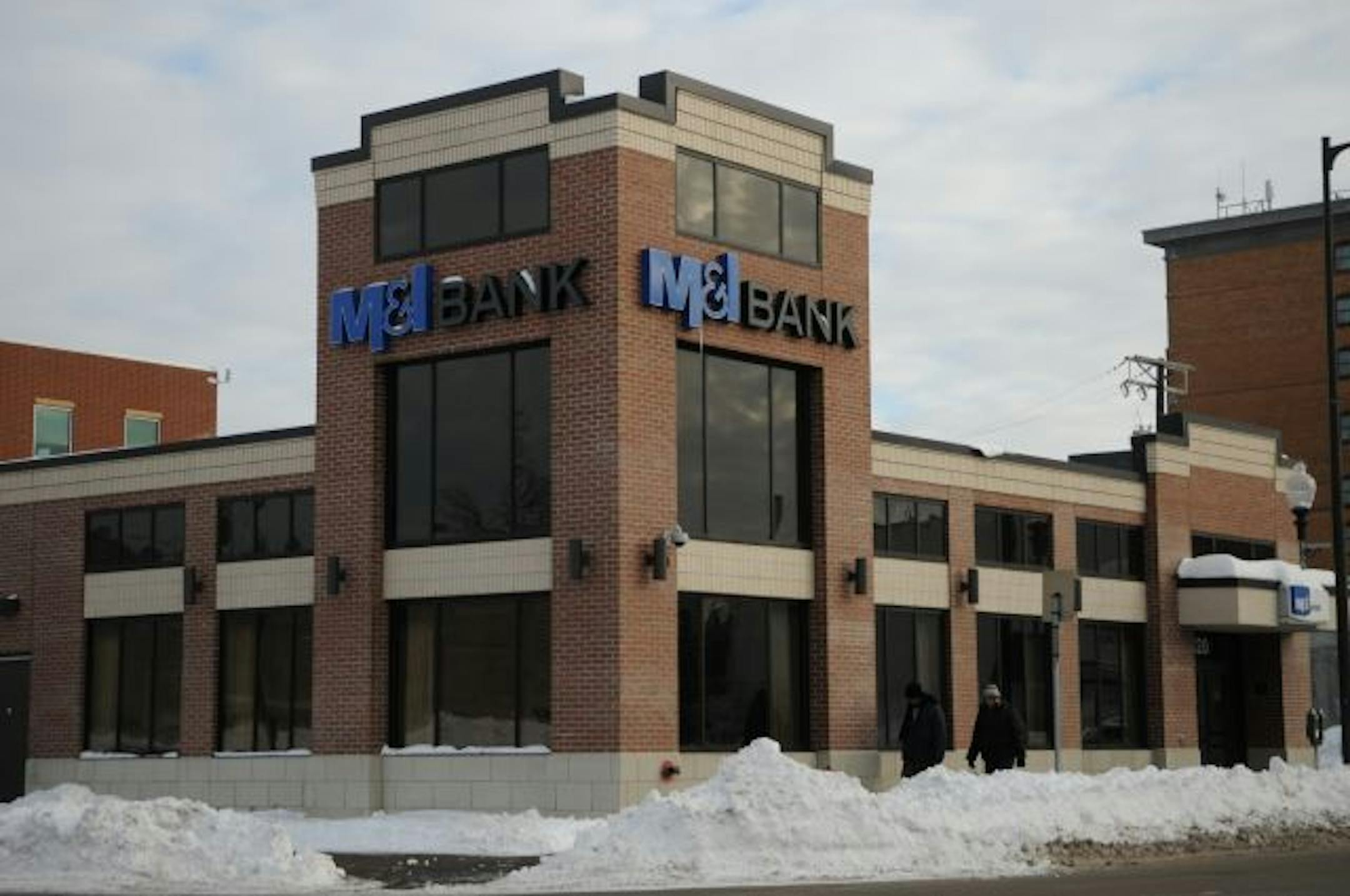 Minneapolis, Mn. Friday 12/17/10 M&I Bank on 320Lake S.t East