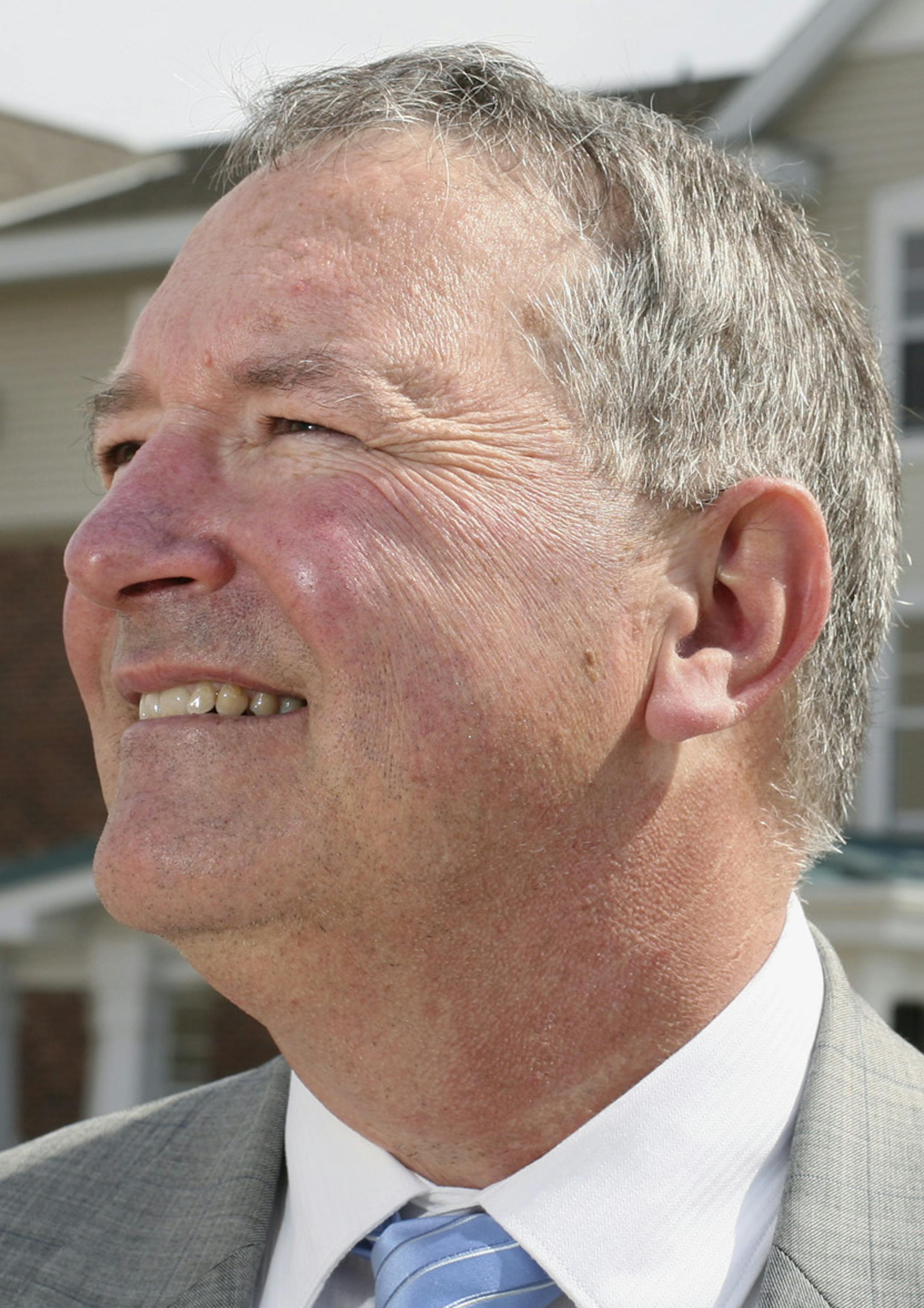 JENNIFER SIMONSON Ô jsimonson@startribune.com Eagan, MN-Thurs., Apr. 13, 2005 Dakota County Community Development Agency executive director Mark Ulfers show in front of Lakeside Pointe, one of the agency's senior housing developments in Eagan.
GENERAL INFORMATION: A mini-profile of Mark Ulfers, director of the Dakota County Community Development Agency.