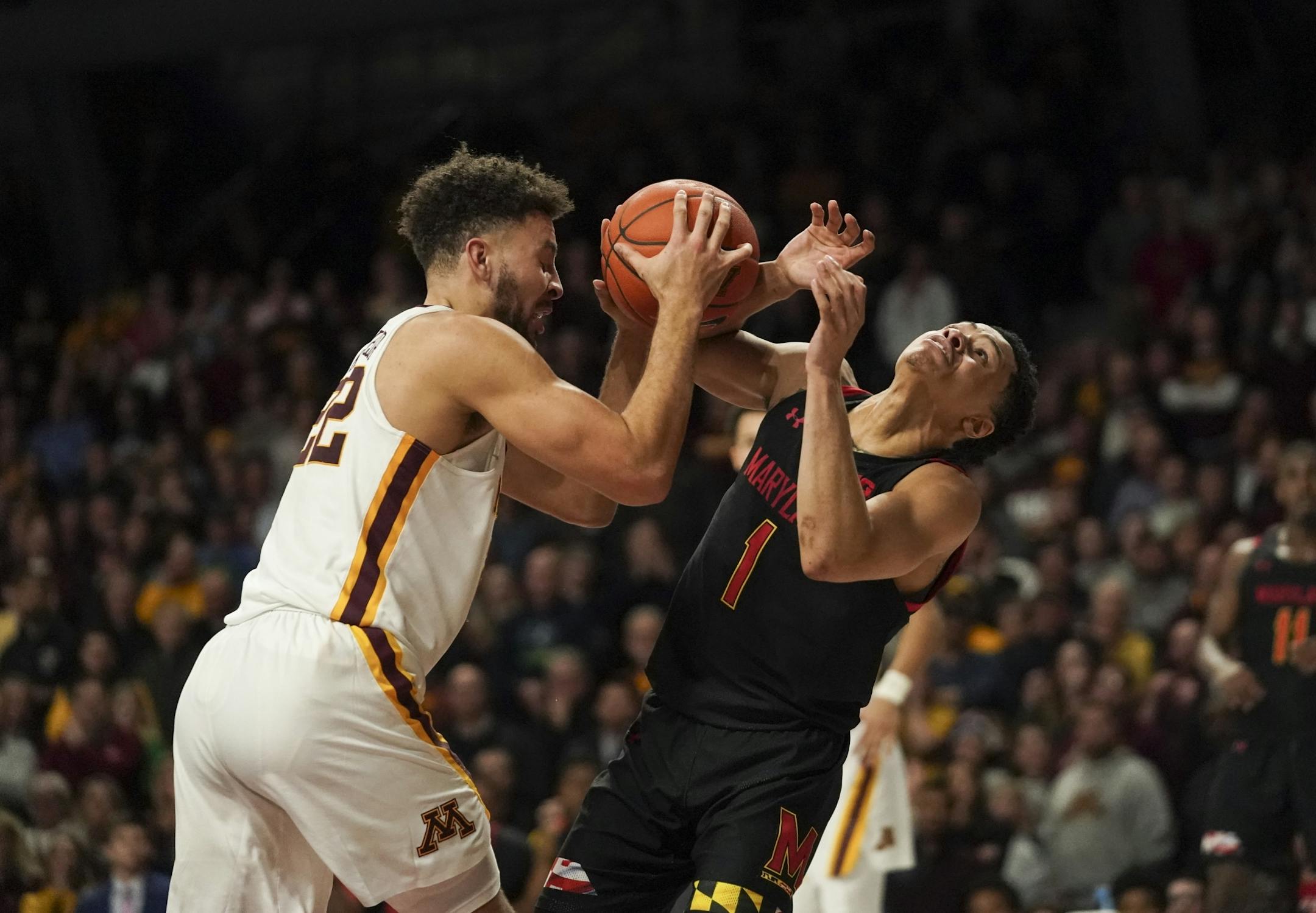 Minnesota Gophers guard Gabe Kalscheur (22) stole the ball from Maryland Terrapins guard Anthony Cowan Jr. (1) in the second half.