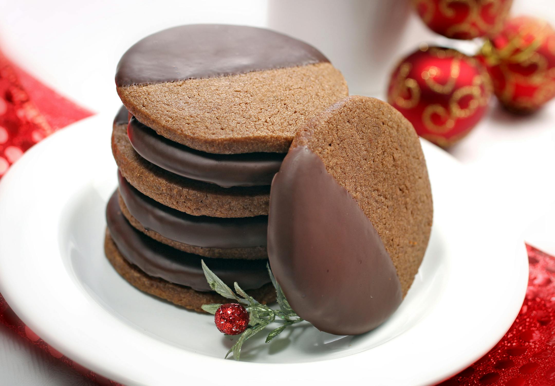 2013 winners in Taste holiday cookie contest: Winner:&#xac;&#xdf; Cappuccino Flat Finalists: &#xac;&#xdf;Candy Cane Sugar Cookies, Cinnamon Bun Cookies, Orange-Almond Melting Moments, Hot Cocoa Cookies Photos by Tom Wallace, styled by Lee Dean October 29, 2013 ORG XMIT: MIN1310310131315203