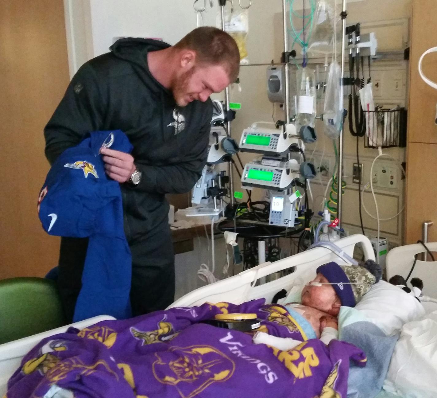 Kyle Rudolph visited 5-year-old Anton Delgado in 2015 at University of Minnesota Masonic Children's Hospital.