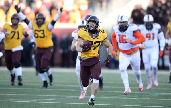 Gophers running back Shannon Brooks (27) ran the ball for a 75-yard touchdown late in the fourth quarter against Illinois.
