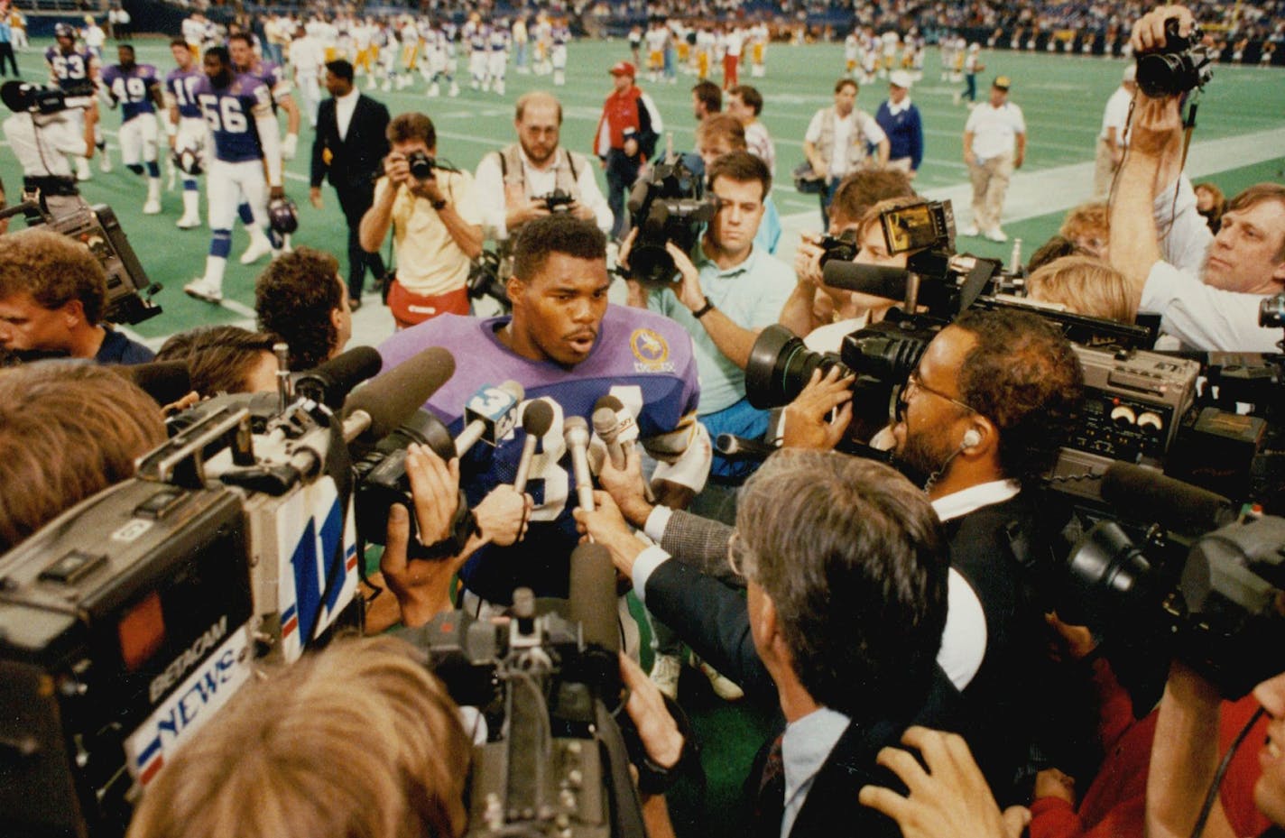 October 16, 1989 Reporters and photographers mobbed Herschel Walker after his highly successful debut as a Viking. He gained more total yards than the entire Green Bay offense. Brian Peterson, Minneapolis Star Tribune