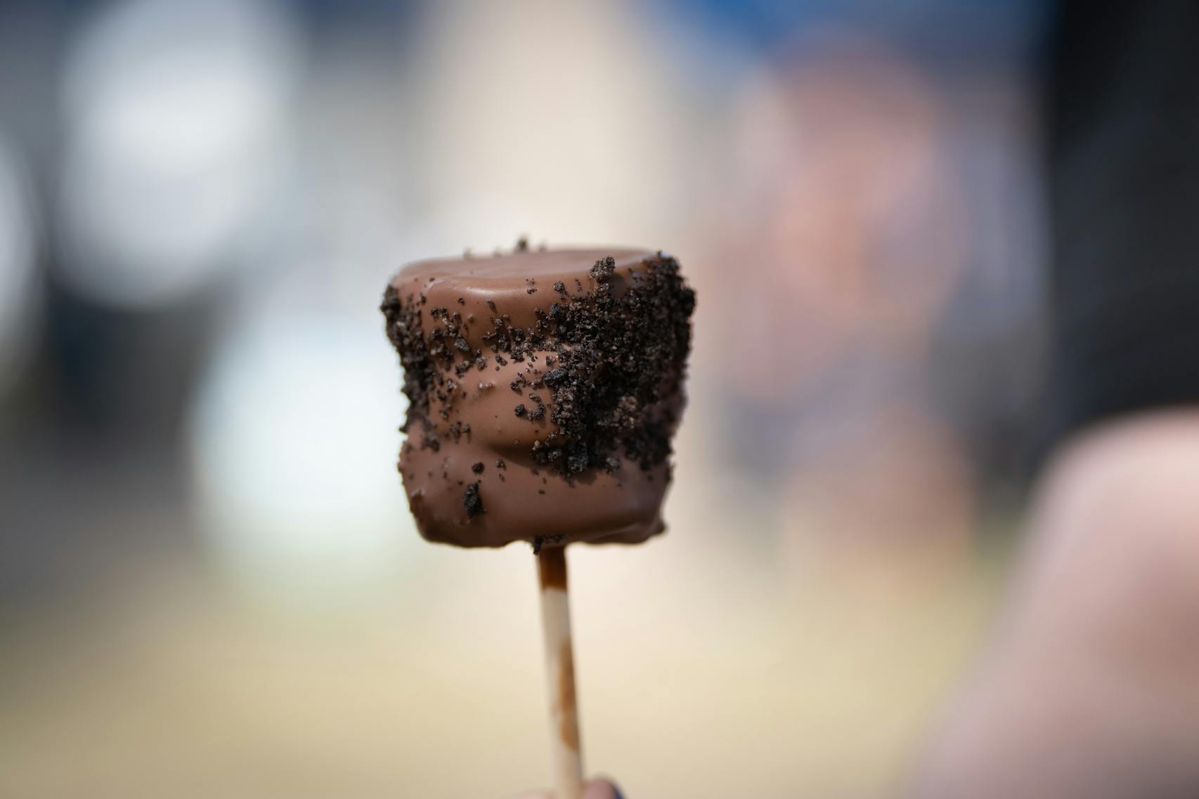 Oreo Classic cookie dough on-a-stick from Kora’s Cookie Dough. New foods at the Minnesota State Fair photographed on Thursday, Aug. 25, 2022 in Falcon Heights, Minn. ] RENEE JONES SCHNEIDER • renee.jones@startribune.com