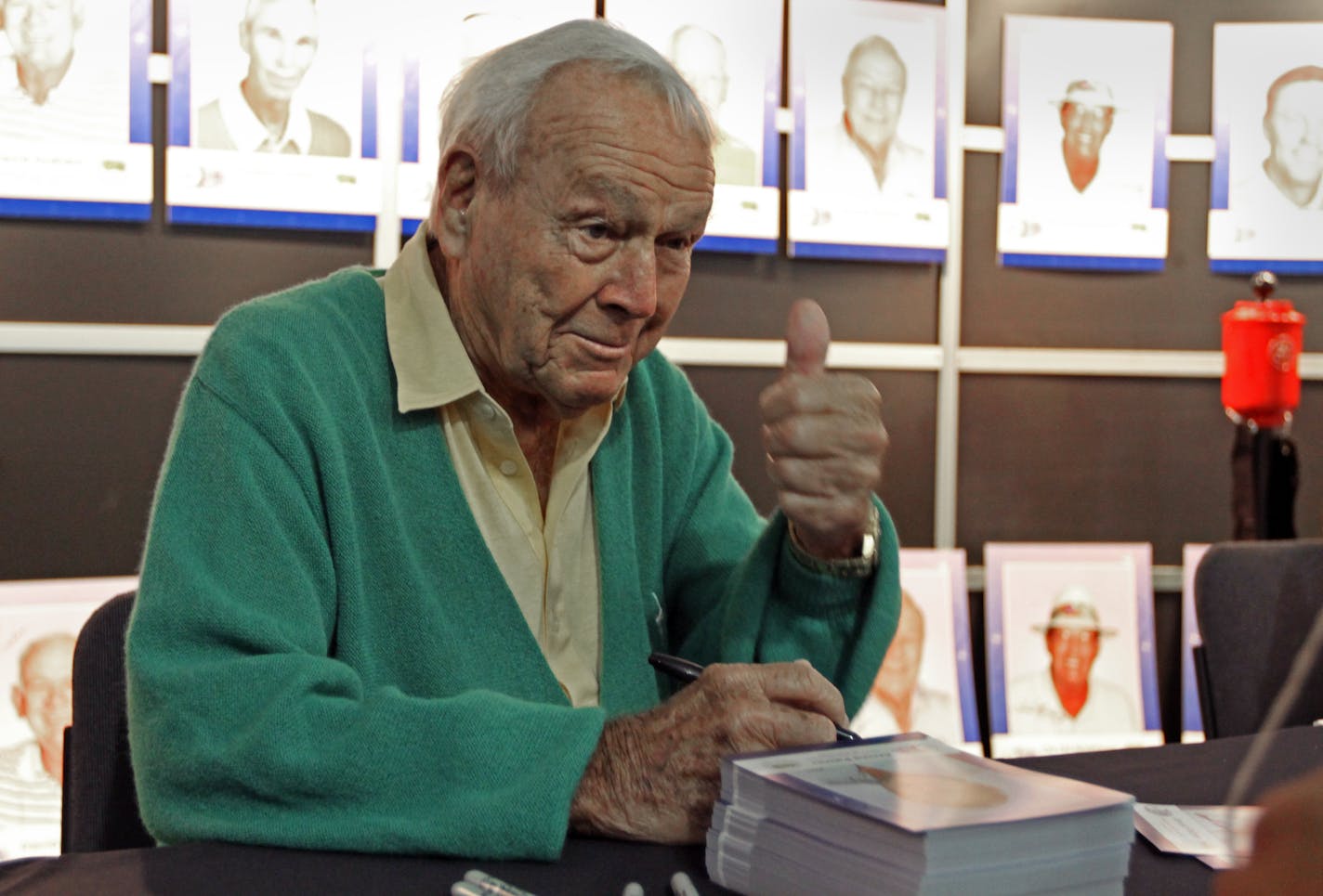 Golfing legend Arnold Palmer gave a thumbs-up, as he signed autographs during the Saturday session at the 3M Championship at the TCP golf course in Blaine on 8/4/12.] Bruce Bisping/Star Tribune bbisping@startribune.com Arnold Palmer/source.