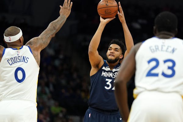 Minnesota Timberwolves center Karl-Anthony Towns (32) went up for a shot in the first half.